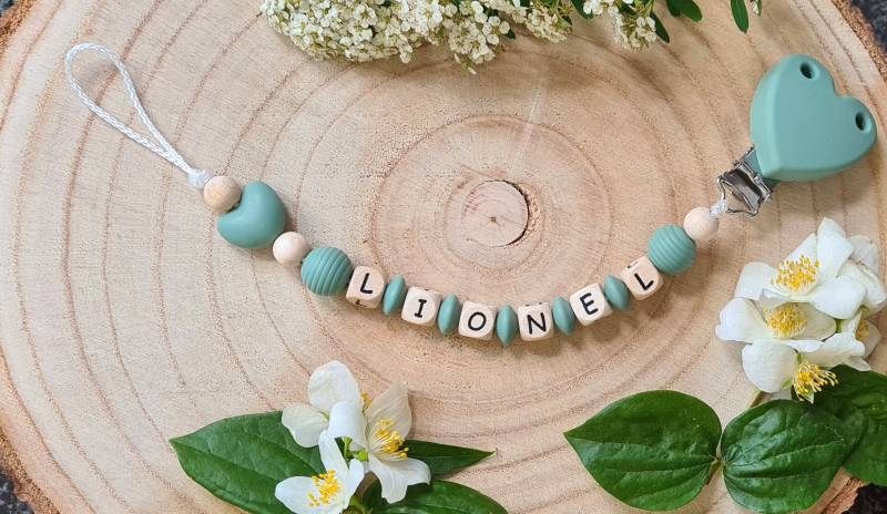 Schnullerkette Personalisiert Mit Name, Herz, Salbeigrün von Etsy - EliJuna