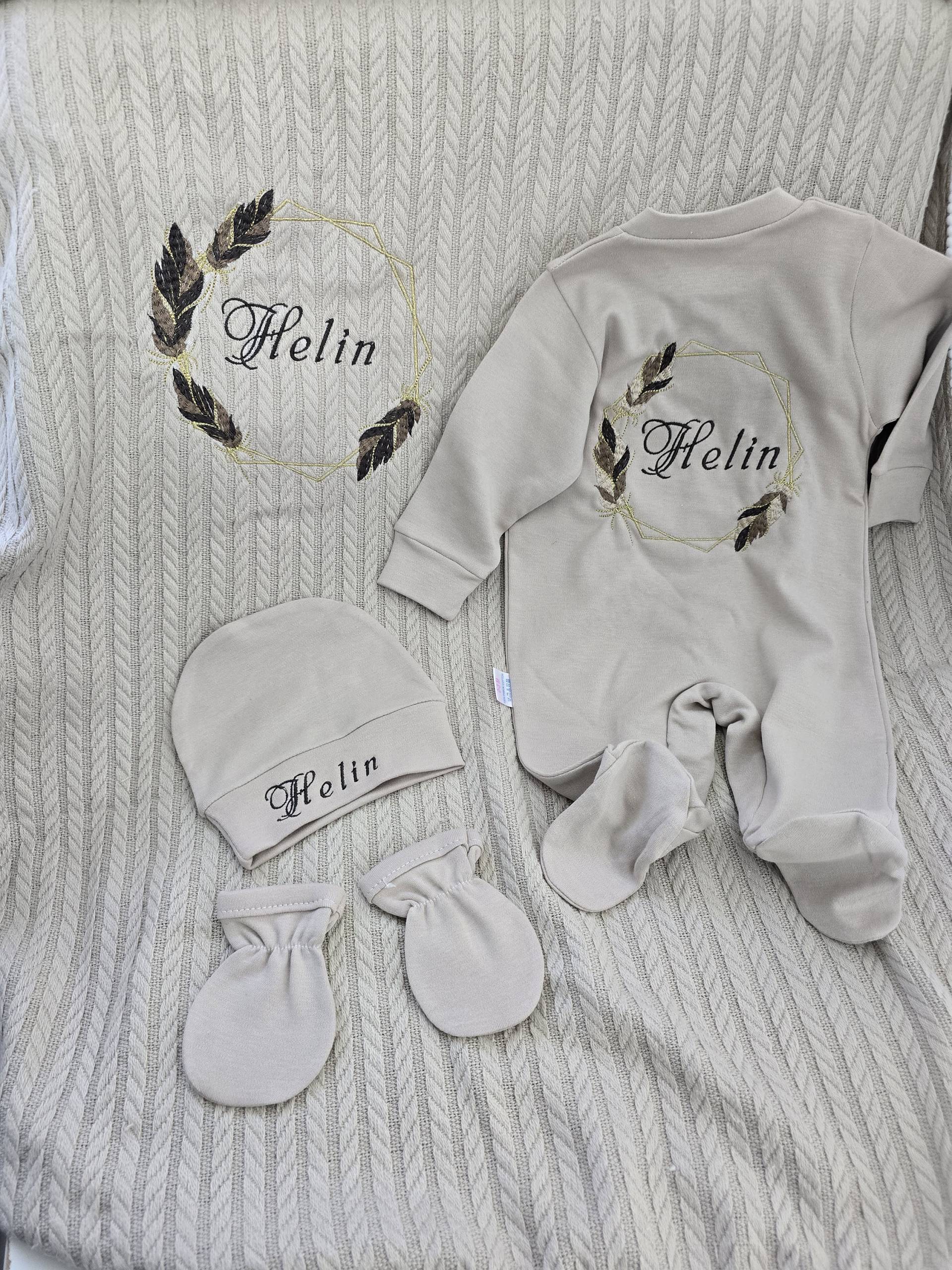 Hastane Cikisi Isimli Tulum Seti Mit Namen Baby Strampler Set Geburtstag Geschenk Für Schwangere Personalisiertes Body von Etsy - ElmasBoutiqueShop