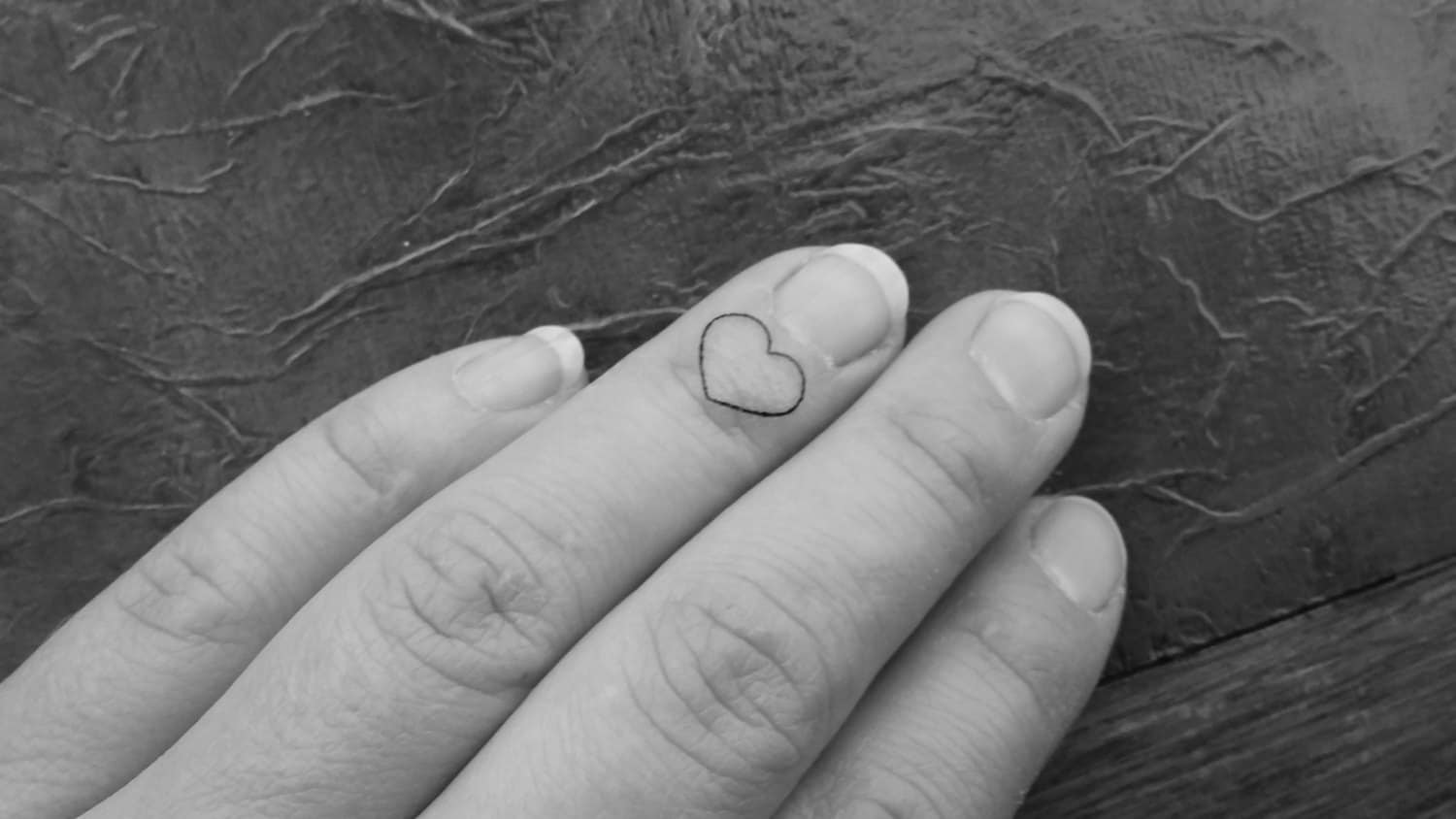 12 Temporäre Miniatur-Herz-Tattoos/Finger-, Handgelenk-Tattoos Tattoo Fake-Tattoo Schwarz 12 Temporäre Miniatur-Herz-Tattoos/Finger-, Handgelenk-Tattoos Tattoo Fake-Tattoo Schwarz von Etsy - ElyZeSHOP