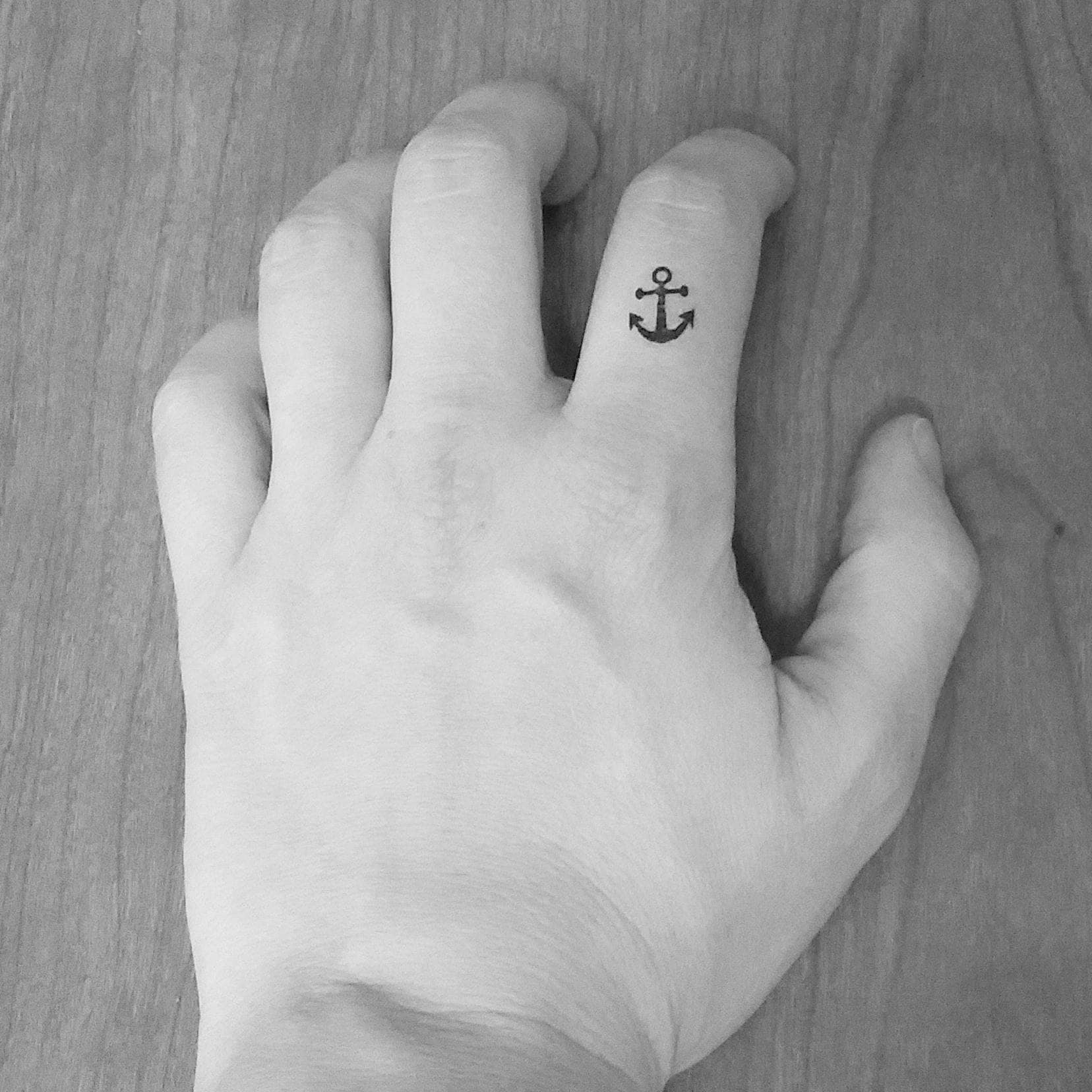 12 Temporäre Tattoos/Bootsanker Miniatur Fingertattoos, Ohren Tattoo Fake Schwarz 12 Temporäre Tattoos/Bootsanker Miniatur Fingertattoos, Ohren Tattoo Fake Schwarz von Etsy - ElyZeSHOP