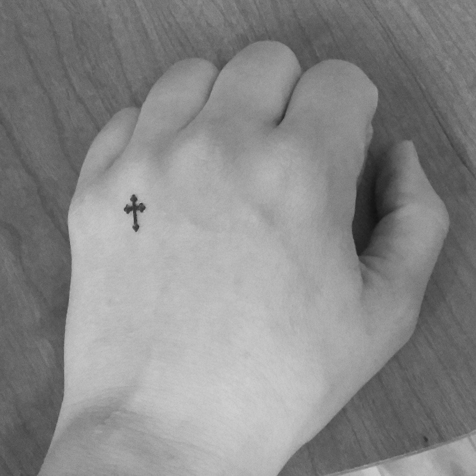 20 Miniaturkreuze/Temporäre Tattoos Fingertattoos Ohren Tattoo Fake Schwarz 20 Miniaturkreuze/Temporäre Tattoos Fingertattoos Ohren Tattoo Fake Schwarz von Etsy - ElyZeSHOP