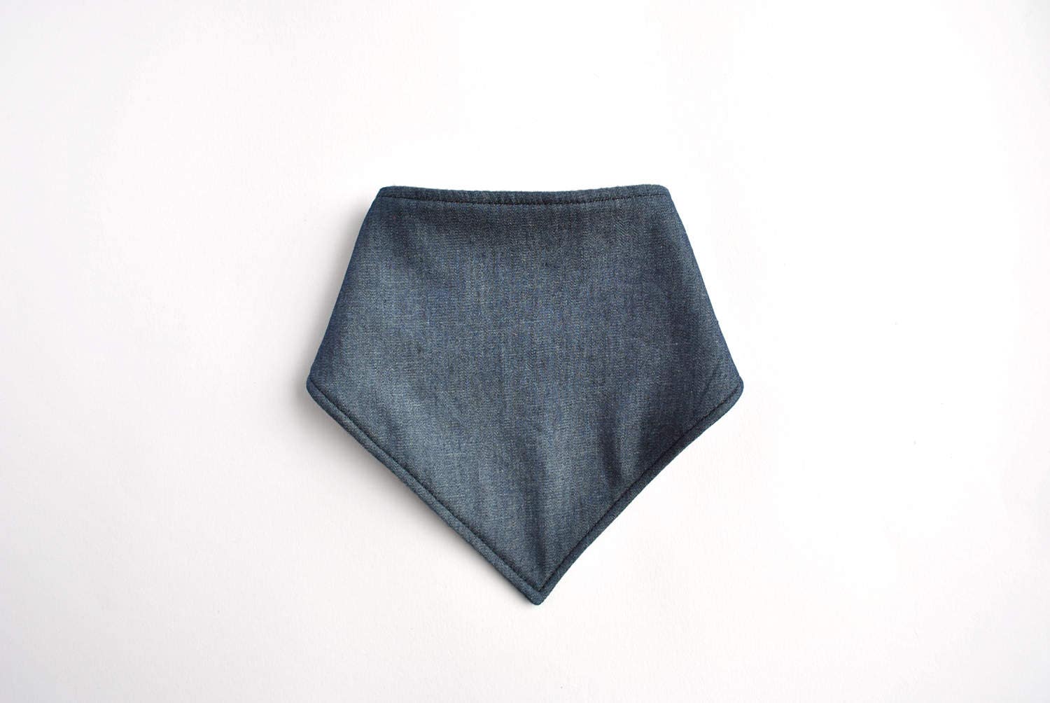 Dark Denim Bandana Lätzchen. Unisex Lätzchen in Blau. Super Weiches Sabber Fleece Und Baumwolle Baby Dark Denim Bandana Lätzchen. Unisex Lätzchen in Blau. Super Weiches Sabber Fleece Und Baumwolle Baby von Etsy - EmmaNealeHandmade