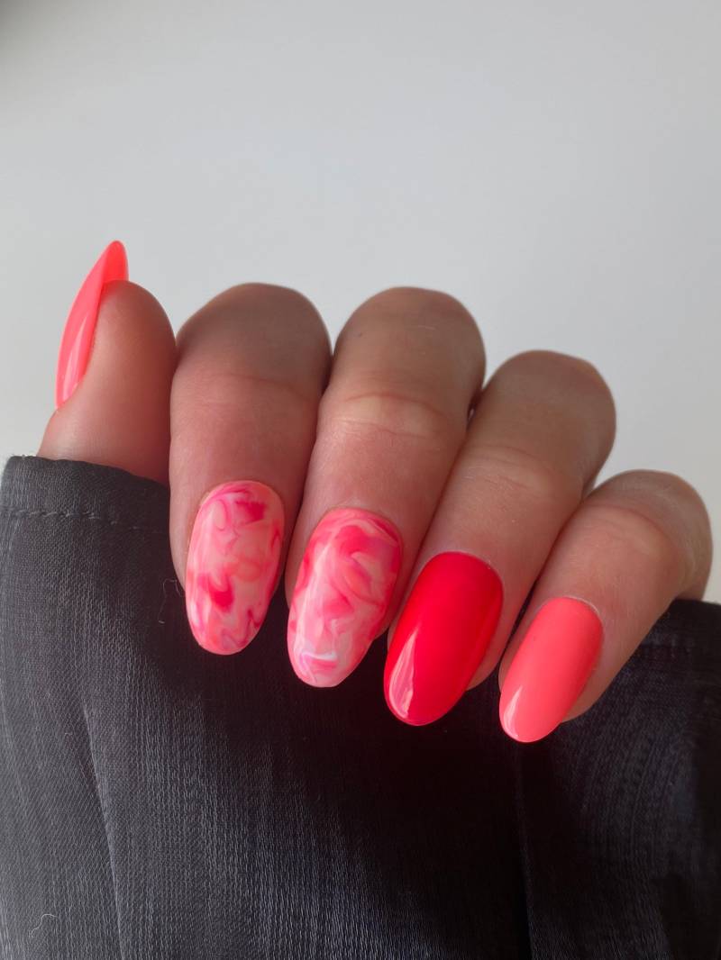 Coral Marble Benutzerdefinierte Press-On-Nägel | Sommer Luxus False Nails Pink Stick On Nägel von Etsy - Enroutenails
