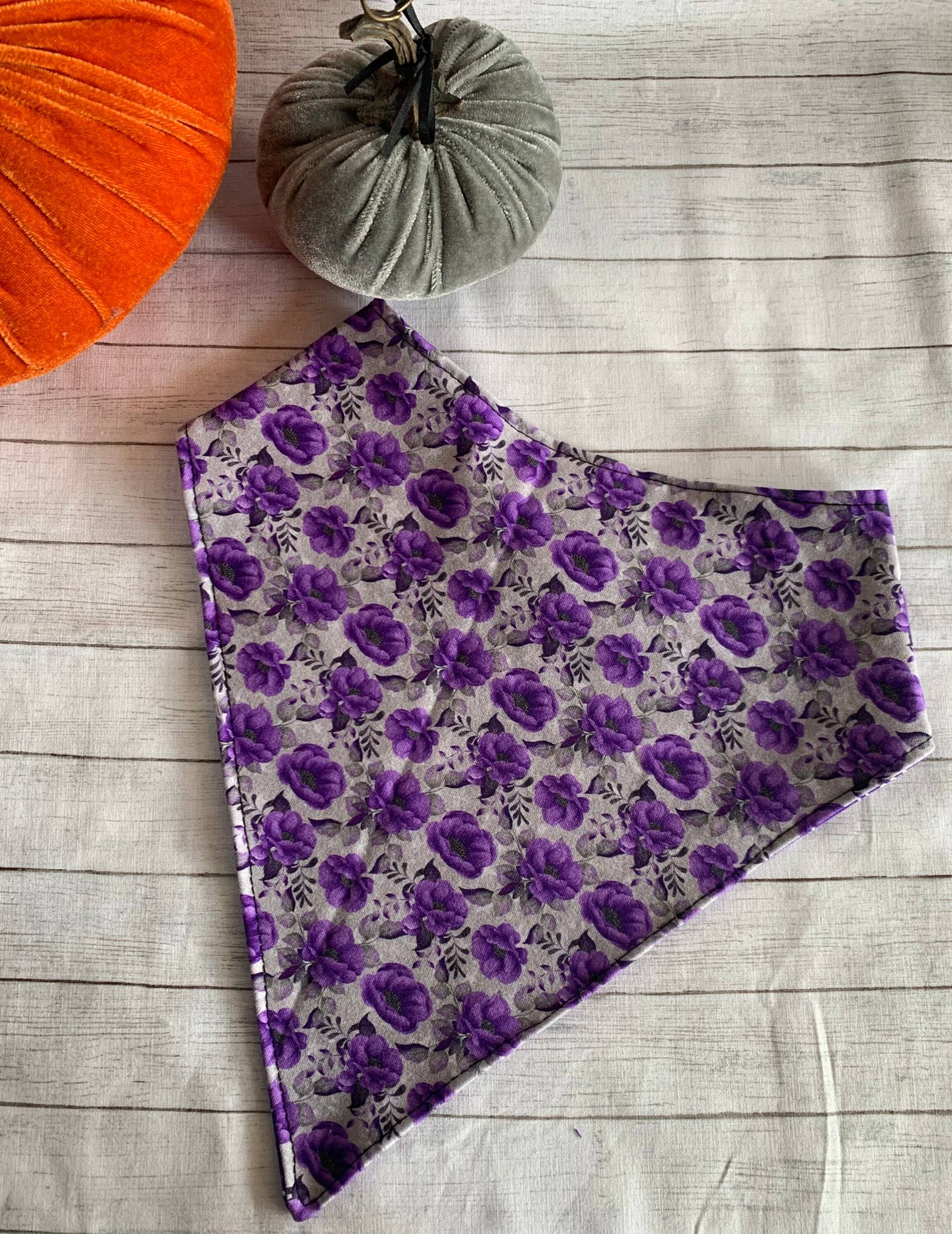 Bandana Lätzchen Für Erwachsene, Mädchen, Teenager, Würde, Schal, Sabbern, Lätzchen, Wasserdichte Lila Blumen, Herbstblumen, Goth von Etsy - EspeciallyUniqueInc