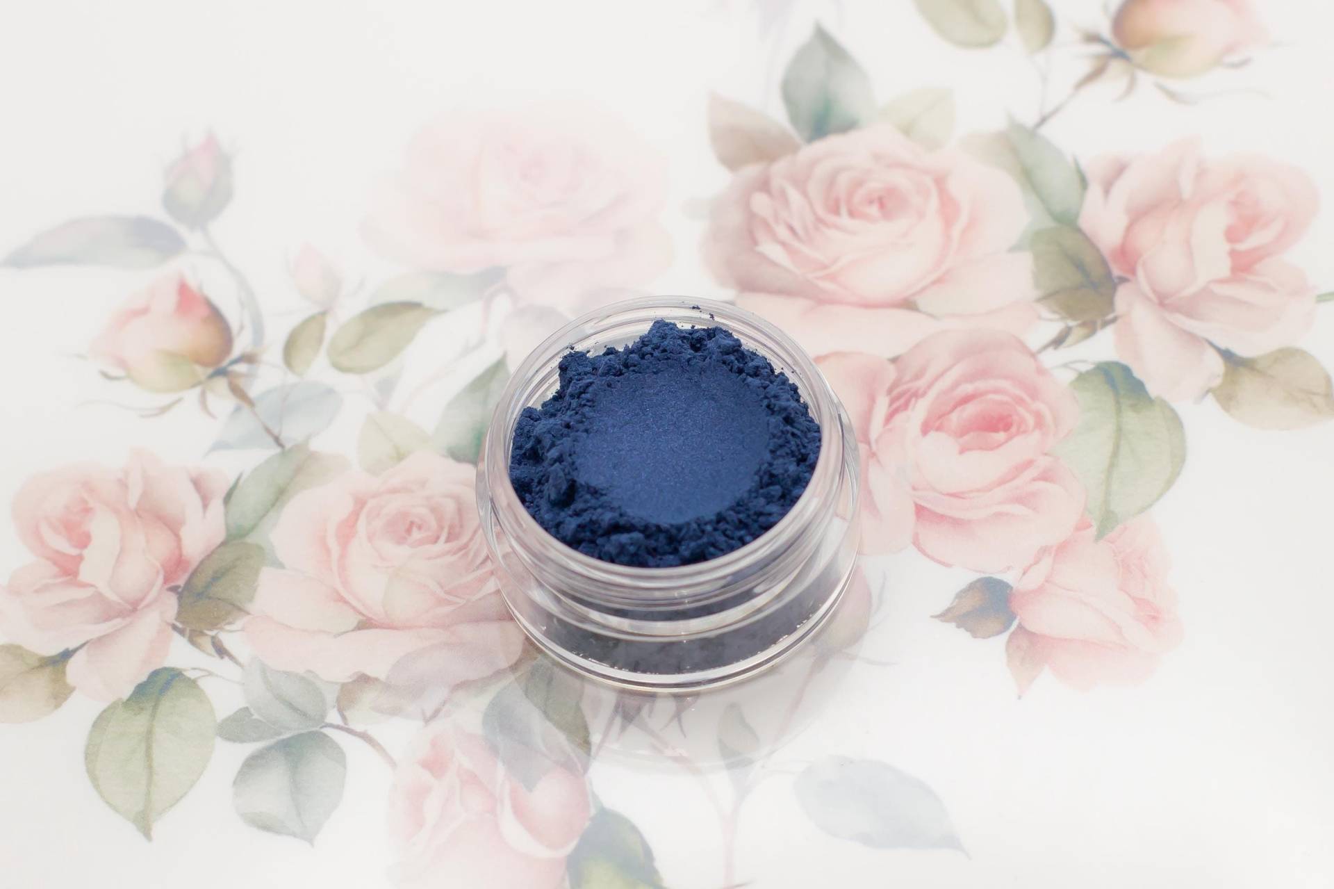 Blau Schimmernder Lidschatten - "Oceans" Deep Sapphire Vegan Mineral Makeup von Etsy - Etherealle