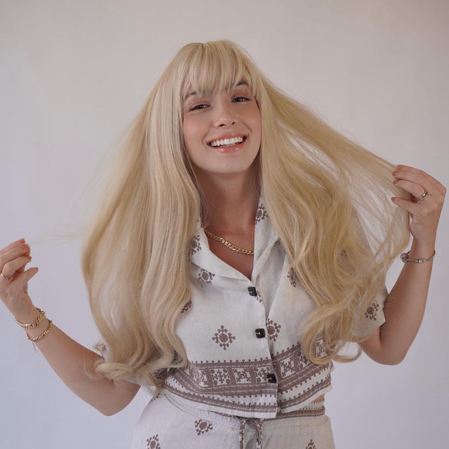 Goldene Blonde Gewellte Natürliche Perücke Mit Pony Cosplay Halloween Kostüm Uk Lager Goldene Blonde Gewellte Natürliche Perücke Mit Pony Cosplay Halloween Kostüm Uk Lager von Etsy - Evanesswigs