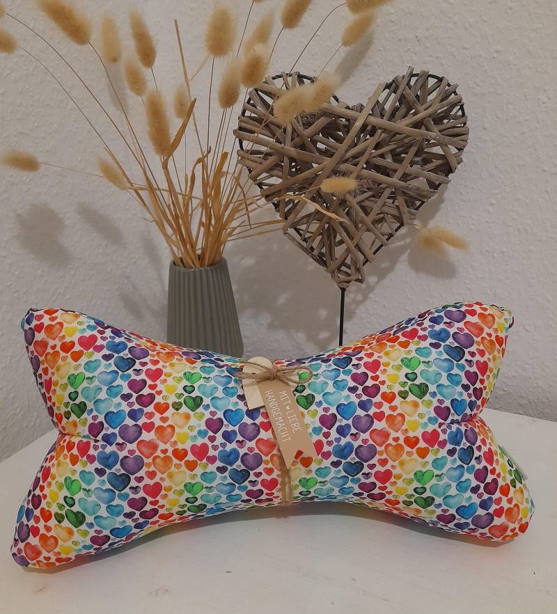 Leseknochen Nackenkissen 36x18 cm Handmade Herzen Bunt von Etsy - FadenSpektakel