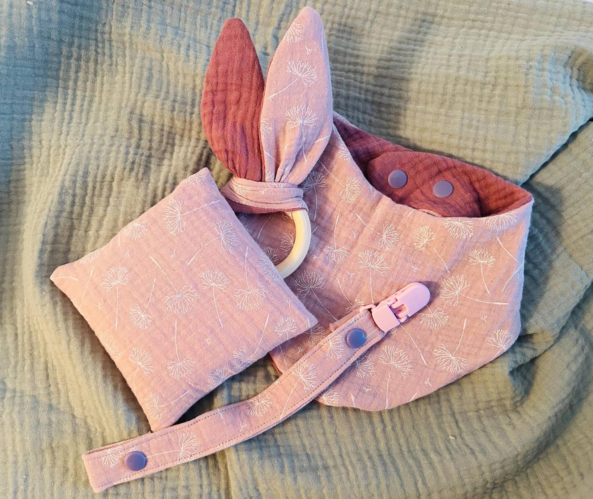 Schönes Musselin Set Für Babys in Rosa Mit Kirschkernkissen, Halstuch, Schnullerkette Und Knisterohren von Etsy - FadenfantasieLiebe