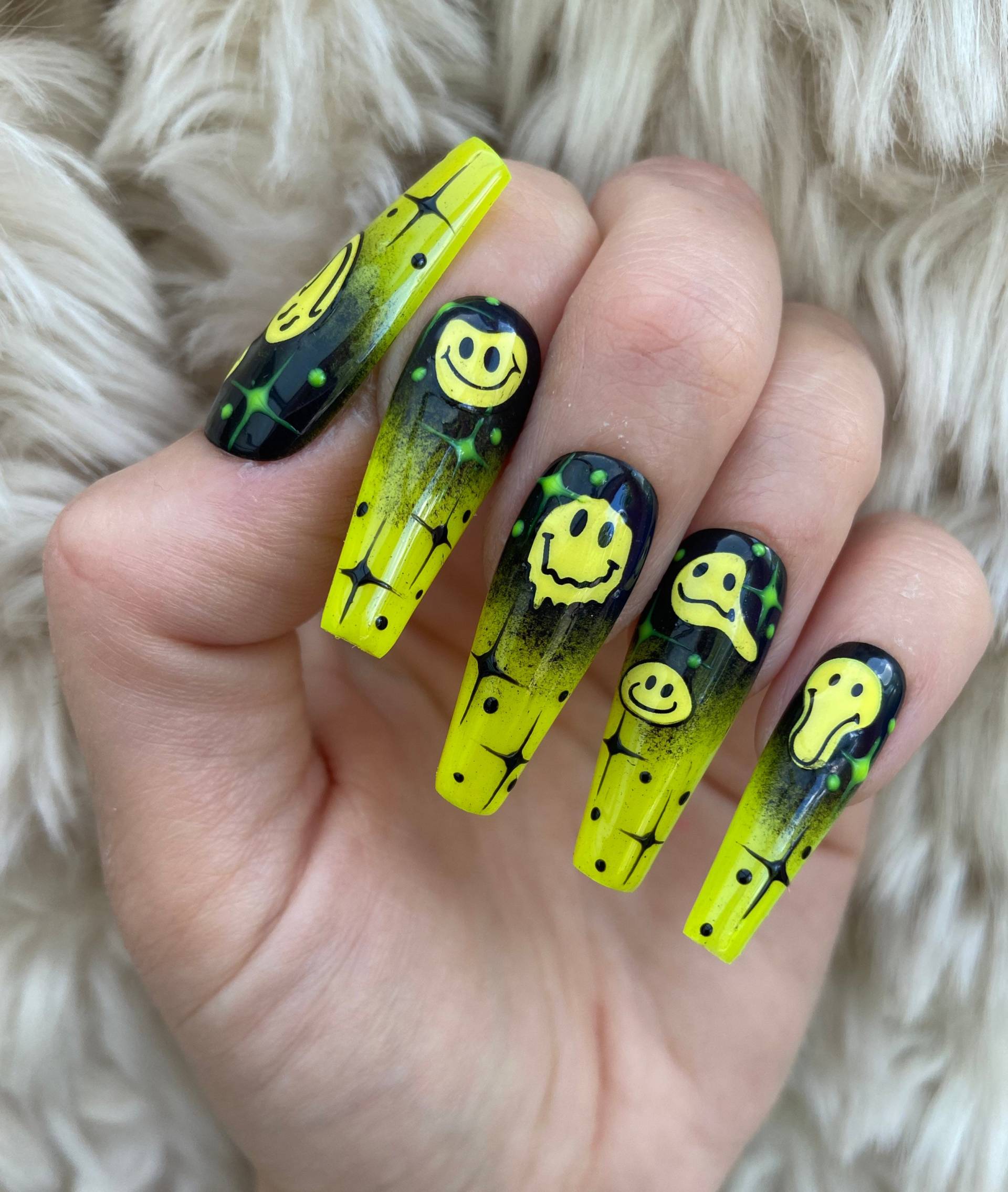 Neon Gelb Und Schwarz Ombré Smiley Drücken Sie Auf Die Nägel | Künstliche Falsche Kleben Nägel Sommerliche von Etsy - Fairydustnailcompany