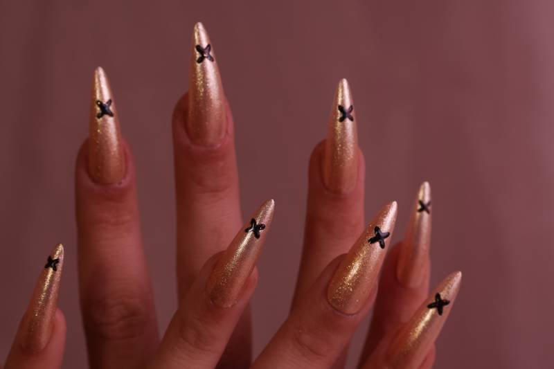 x-Plicit Nägel | Gold Stiletto Lange Fancy Edgy Champagner Spezial Event von Etsy - FakeNailsClub