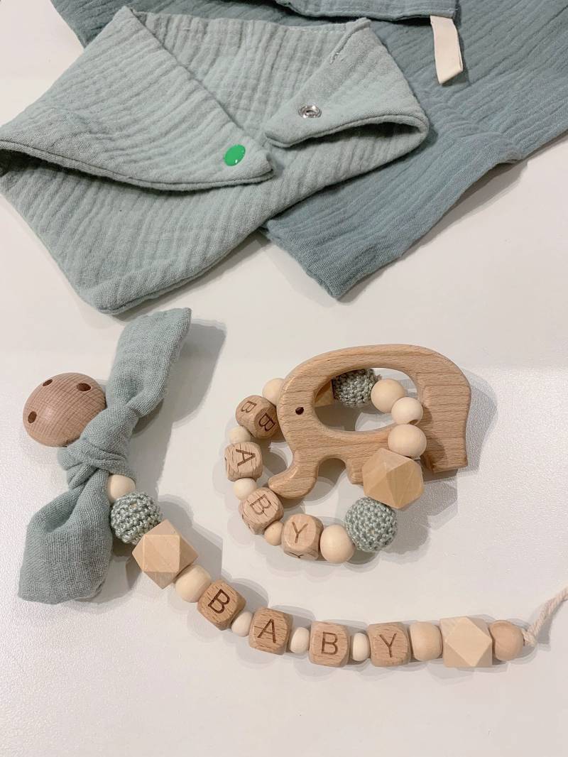 Schnullerkette Und Greifling Aus Holz, Bio Musselin, Geschenkset, Mit Name, Personalisiert. Geschenk Für Baby. Einzel Oder Set von Etsy - FancylittlethingsDE