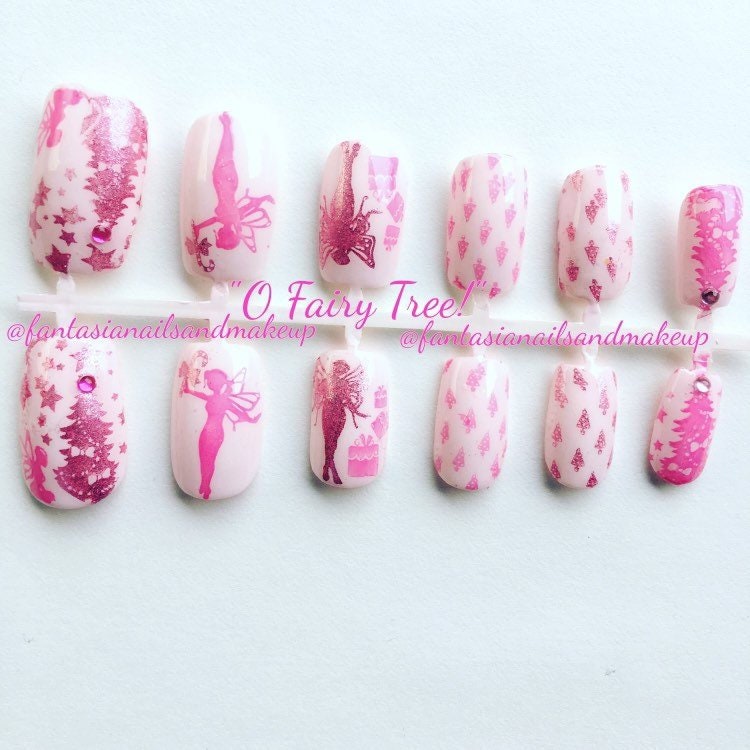 Weihnachtsfee Press On Nails Rosa Feiertags-Acrylnägel Weihnachtsfee Press On Nails Rosa Feiertags-Acrylnägel von Etsy - FantasiaNails