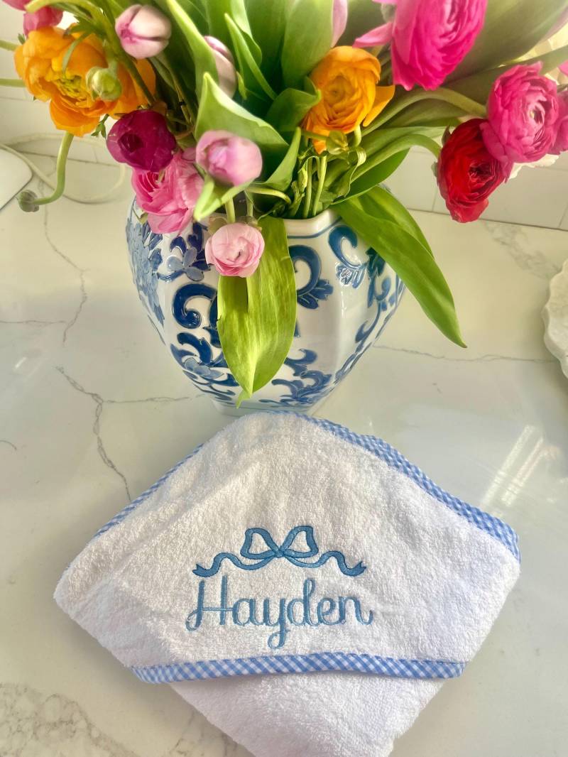 Monogrammed Badetuch Mit Kapuze | Baby Mädchen Personalisierte Geschenk Neugeborenen Baby-Dusche-Geschenk Boy von Etsy - FarHillsCottonCo