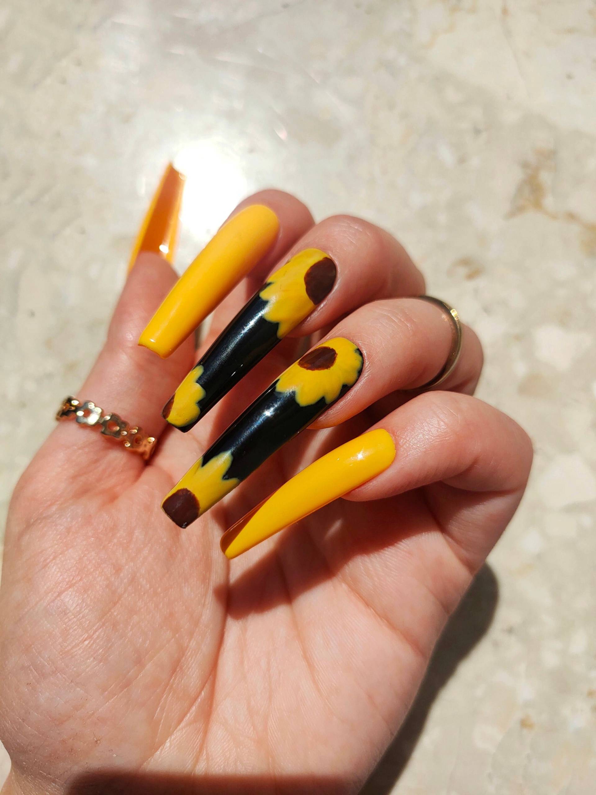 Sonnige Sonnenblumennägel Anpressen von Etsy - FejkiNails