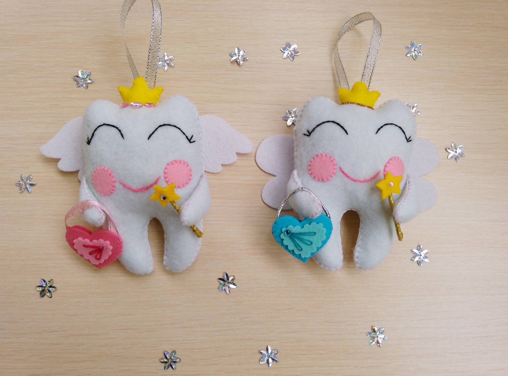 Zahnfee Kissen, Zahnarzt Geschenk, Zahnfee, Filz Ornamente, Filzkissen, Zahnhalter, Zahnschmuck, Zahn Tasche, Stofftier Zahnfee Kissen, Zahnarzt Geschenk, Zahnfee, Filz Ornamente, Filzkissen, Zahnhalter, Zahnschmuck, Zahn Tasche, Stofftier von Etsy - FeltAndKnittedCharms