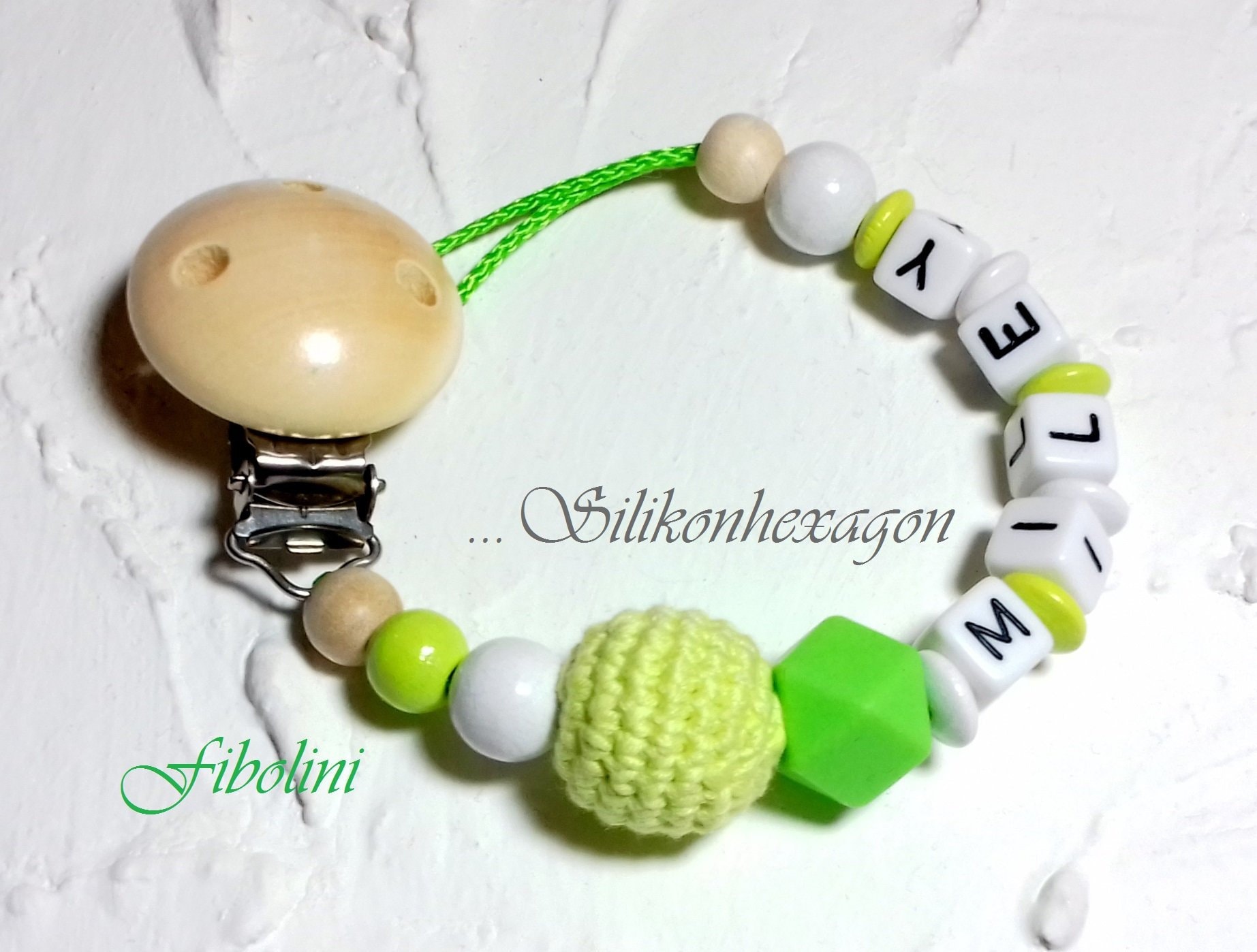 Schnullerkette "Green". Silikonhexagon, Häkelholzperle, Lemon Weiß Beige, Personalisiert Mit Namen, Holzperlen, Babyparty, Eltern Werden Schnullerkette "Green". Silikonhexagon, Häkelholzperle, Lemon Weiß Beige, Personalisiert Mit Namen, Holzperlen, Babyparty, Eltern Werden von Etsy - Fibolini