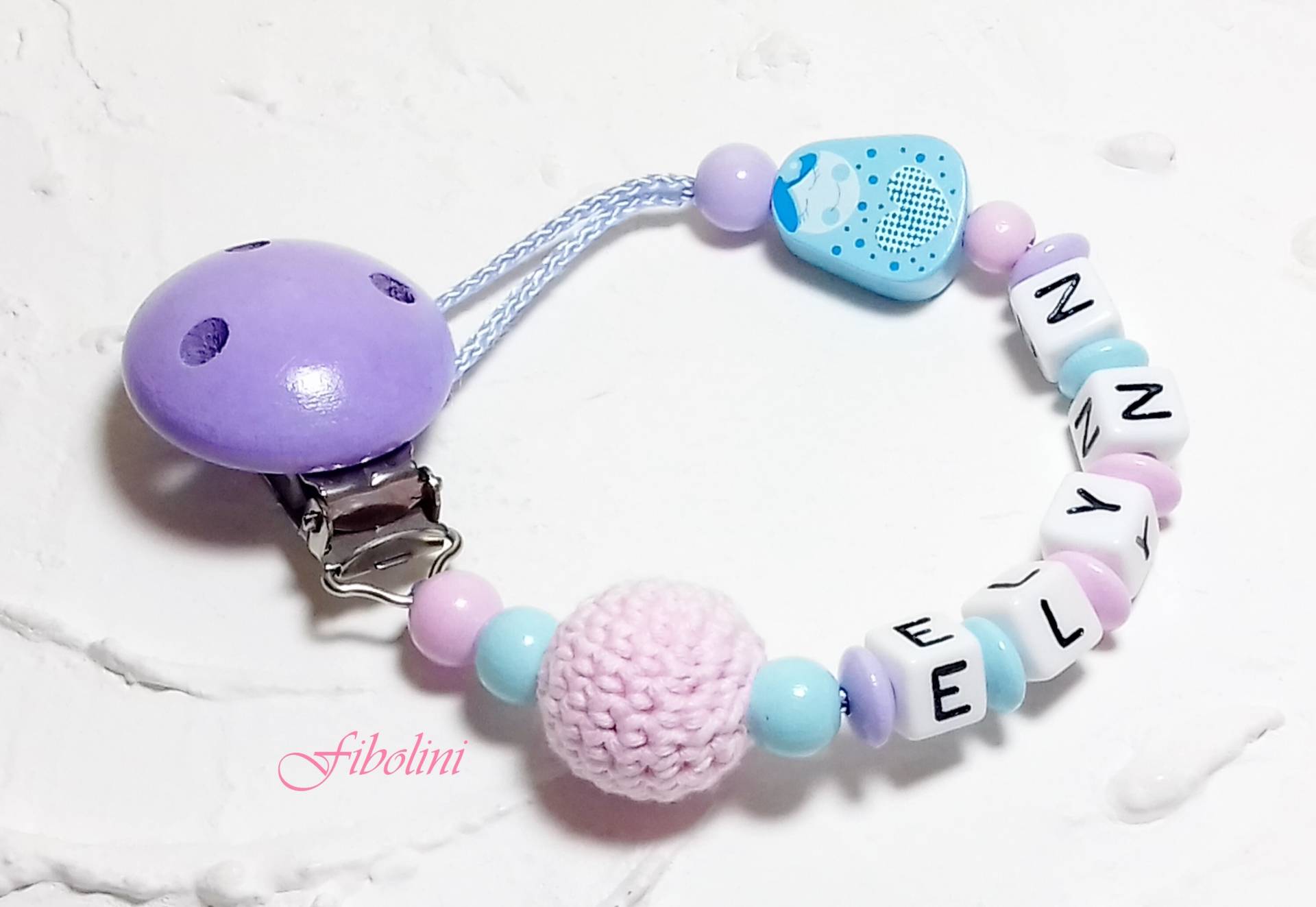 Schnullerkette "Matroschka". Personalisiert Mit Namen, Flieder, Hellrosa, Hellblau, Babyshower, Schnullerhalter, Babuschka, Häkelholzperle von Etsy - Fibolini