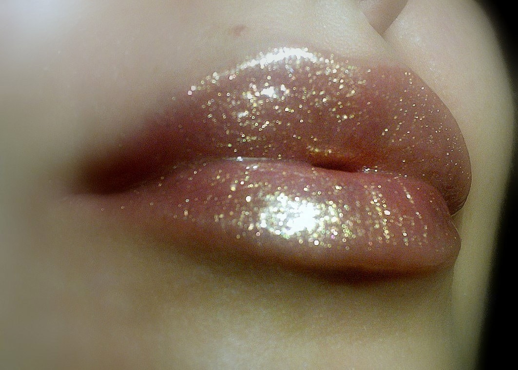 Oh My Gold - Klarsicht-Lipgloss Mit Goldenem Glitzer Oh My Gold - Klarsicht-Lipgloss Mit Goldenem Glitzer von Etsy - FierceMagenta