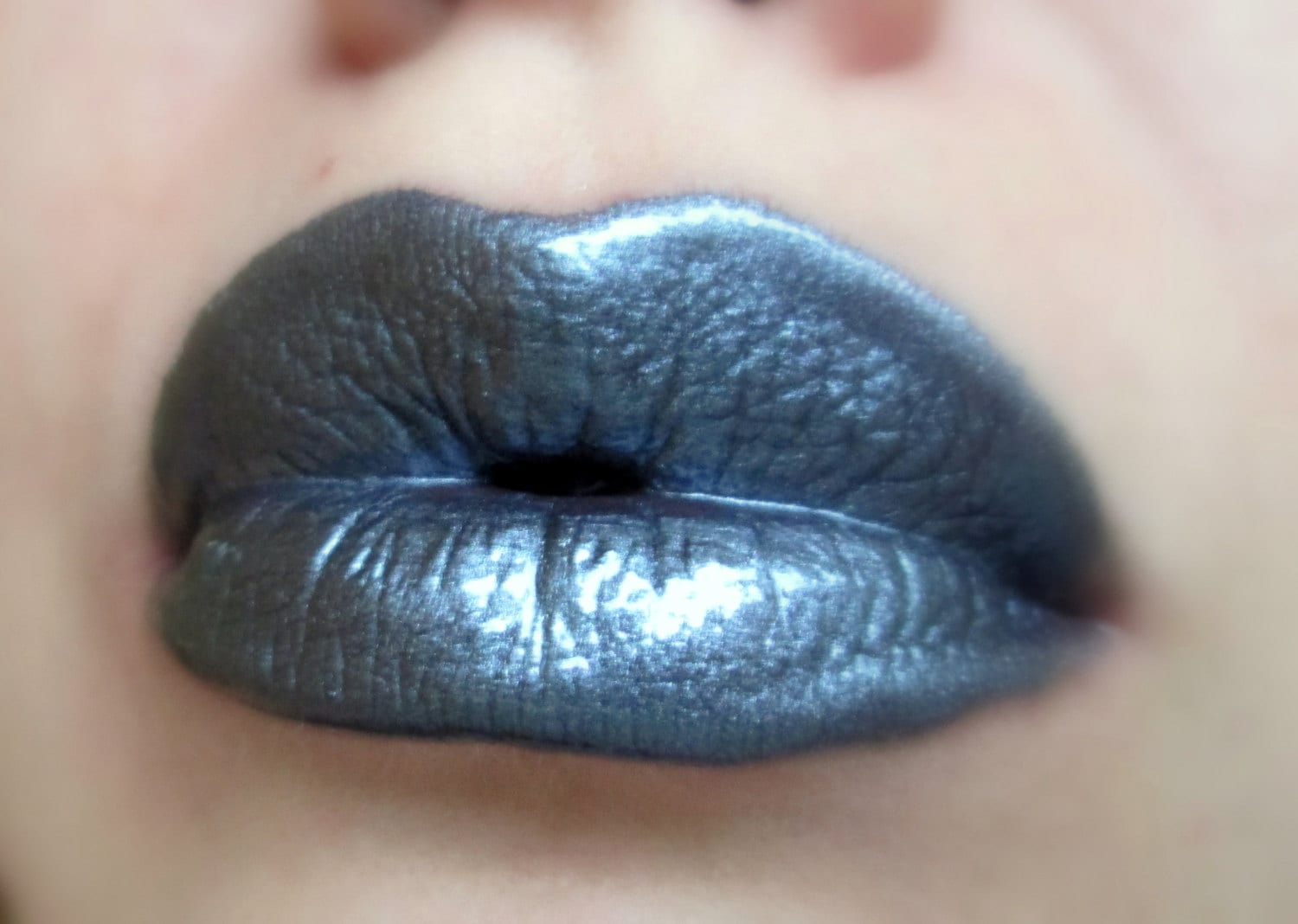 Thunderstorm - Metallic Grey/Dark Silver Lipgloss Vegan Glutenfrei Frisch Handgemacht Grausamkeitsfrei Thunderstorm - Metallic Grey/Dark Silver Lipgloss Vegan Glutenfrei Frisch Handgemacht Grausamkeitsfrei von Etsy - FierceMagenta