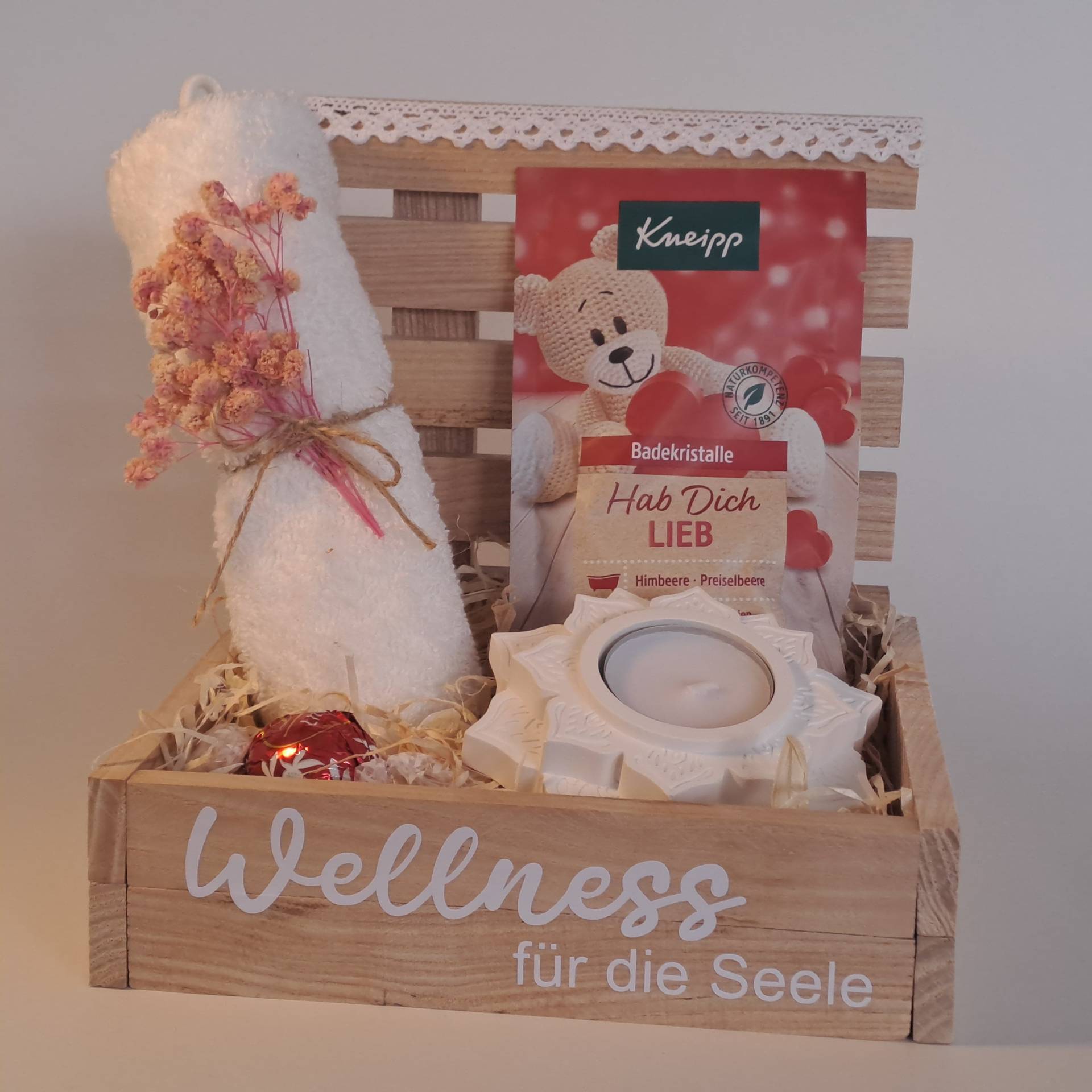 Wellnesspaket | Wellnessgeschenk Gutschein Wellnesstag Geschenk Valentinstag Wellnessurlaub Wellnessbox von Etsy - Fioliara