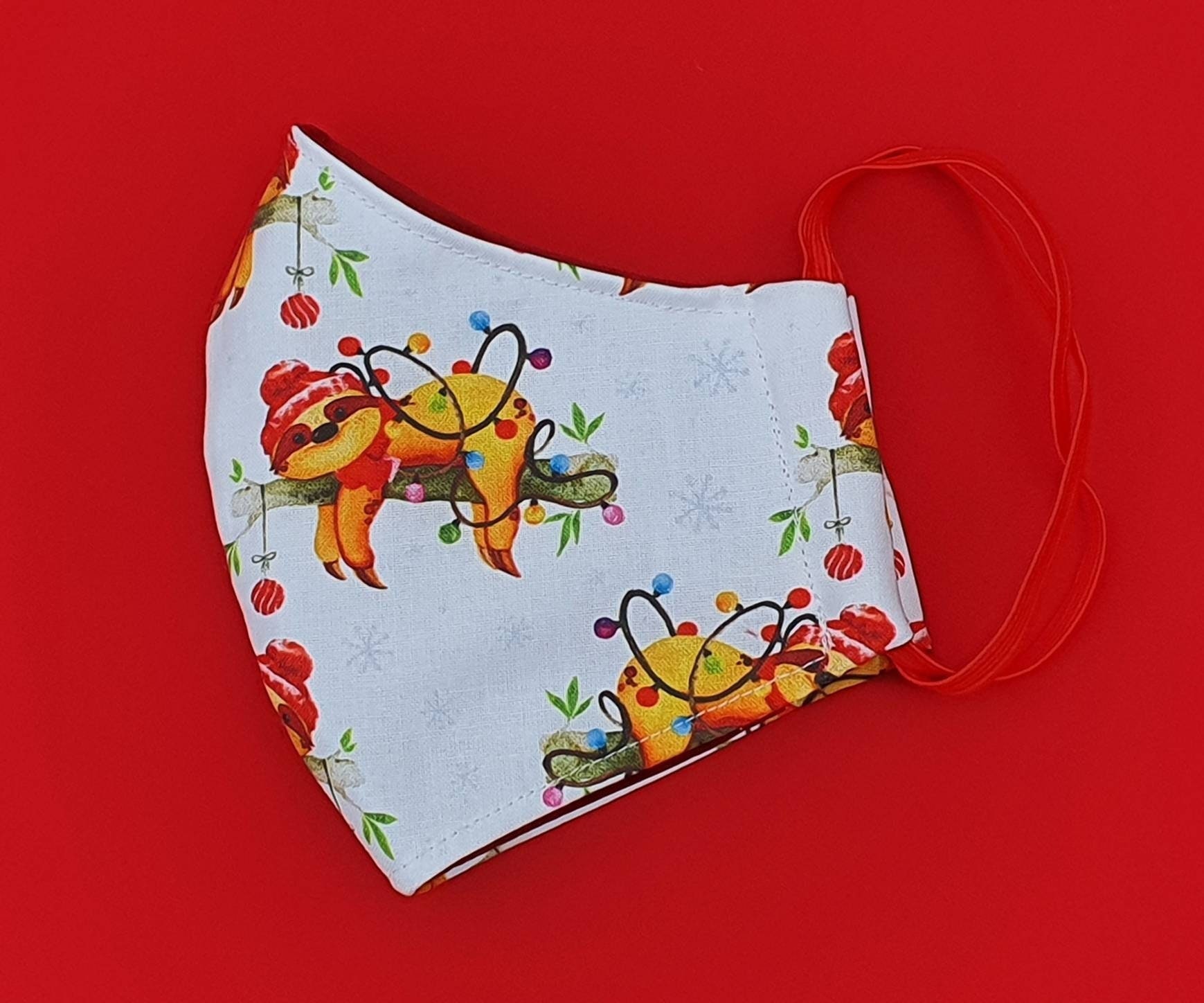 3 Lagen Weihnachten Faultier Gesichtsmaske, Filtertasche, Verstellbare Träger, 100% Baumwolle, Wiederverwendbare Maske, Waschbare von Etsy - FrancescaWhyteUk