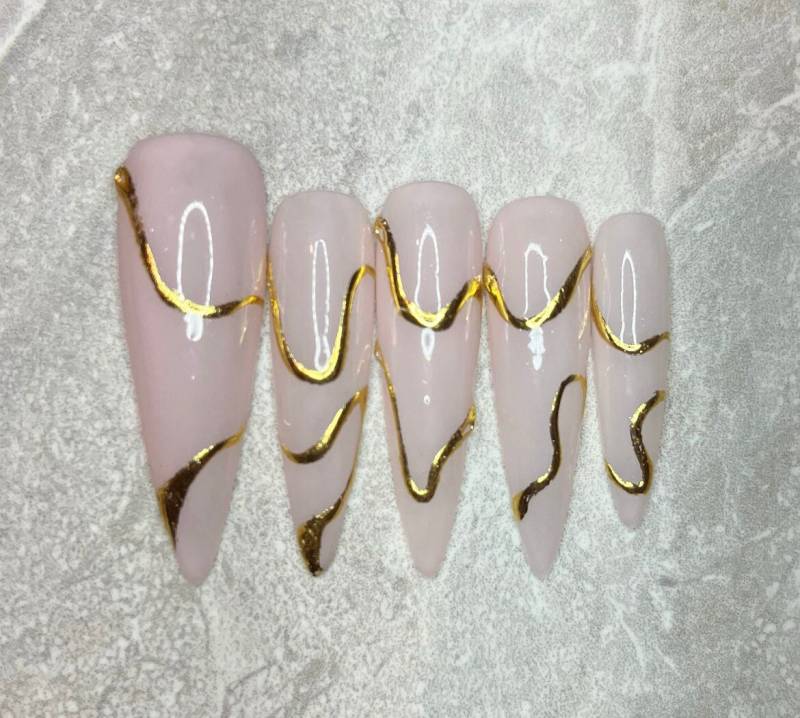 Goldene Linien Nägel von Etsy - FrsehFancyNails