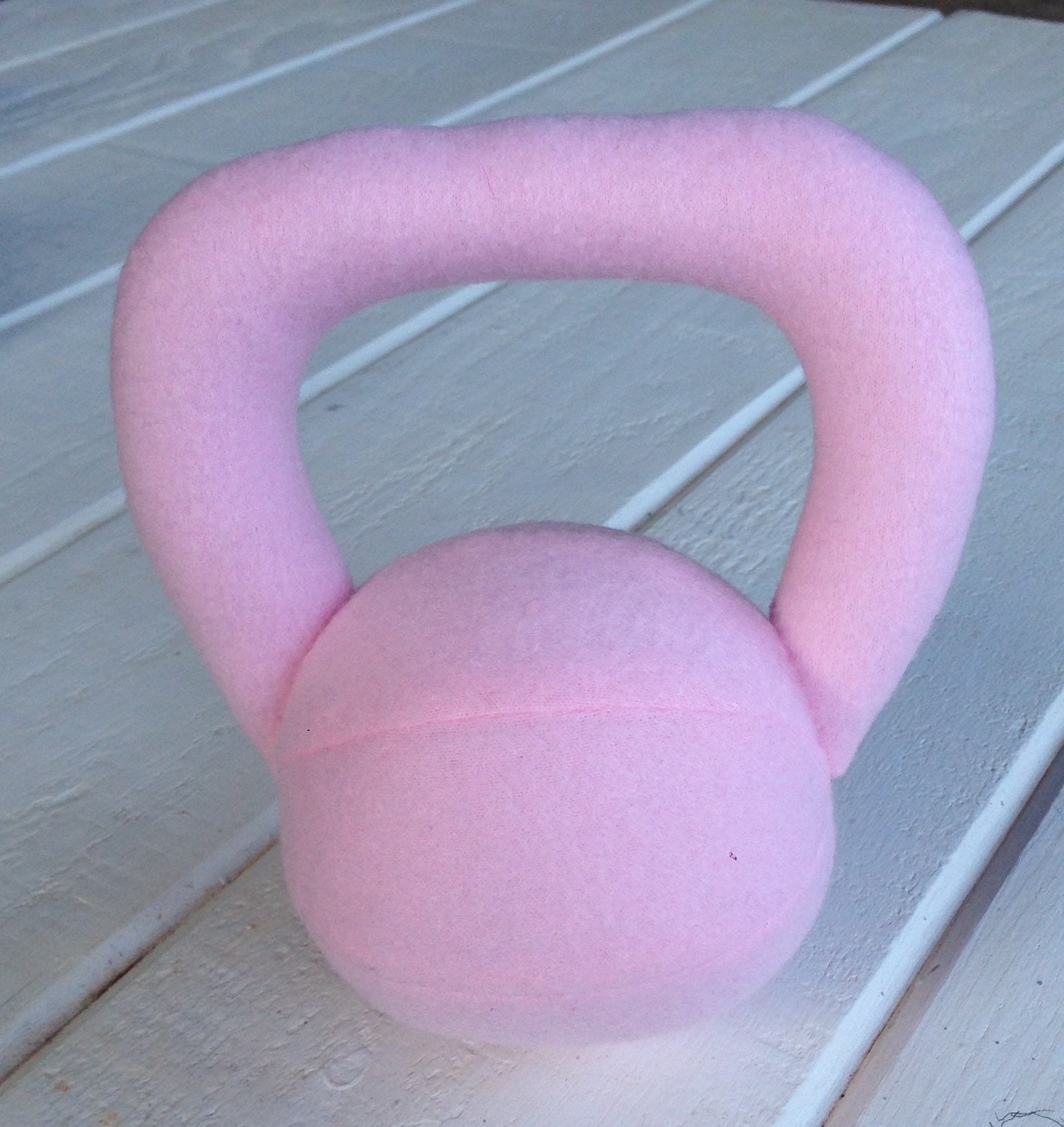 Gefüllte Kettlebell Rassel, Pink Gefüllte Kettlebell Rassel, Pink von Etsy - FunWraps