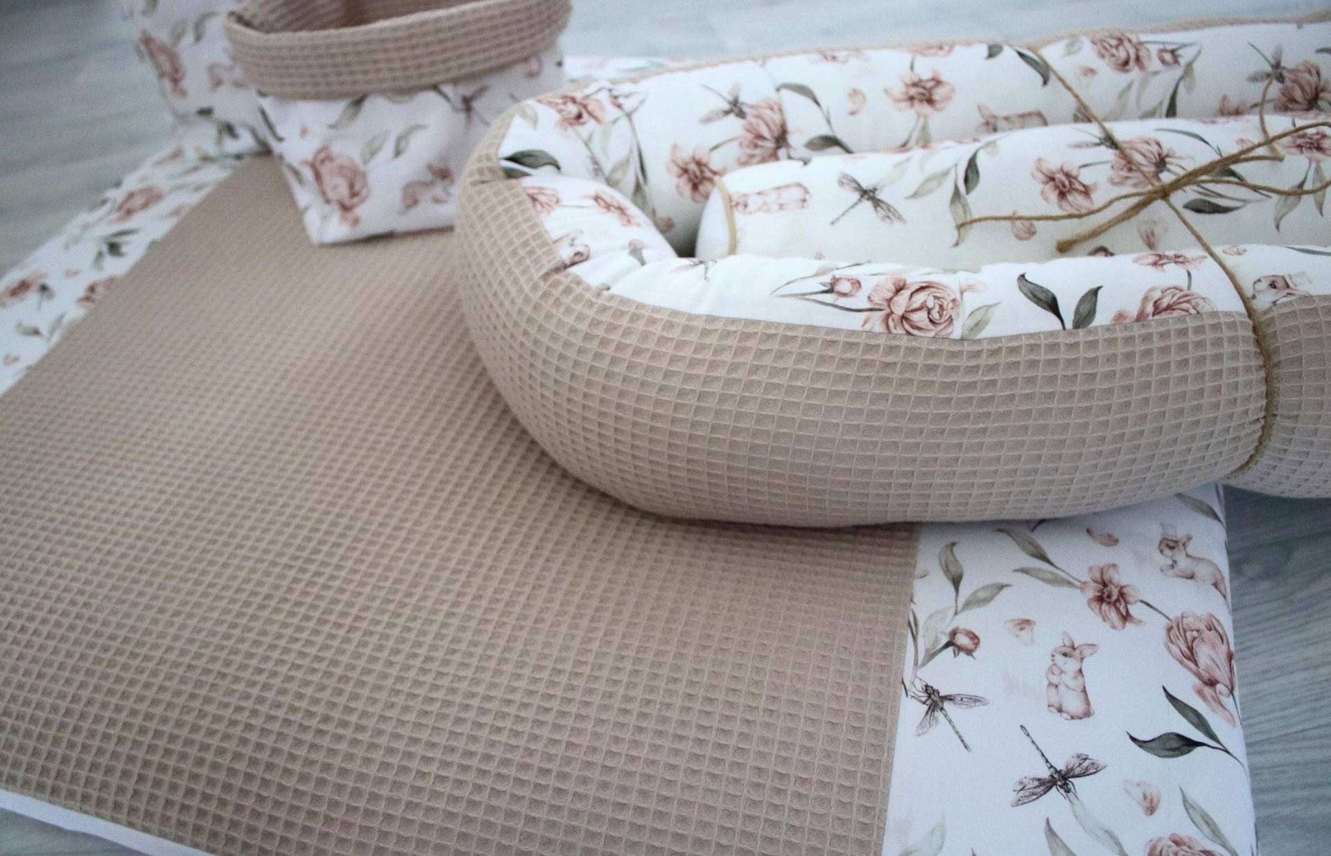 Wickelauflage | Wickelunterlage Wickeltischauflage "Hase, Blumen +Waffelpique Hellbeige" Stoffe Öko Tex Standard 100 von Etsy - GQhobby