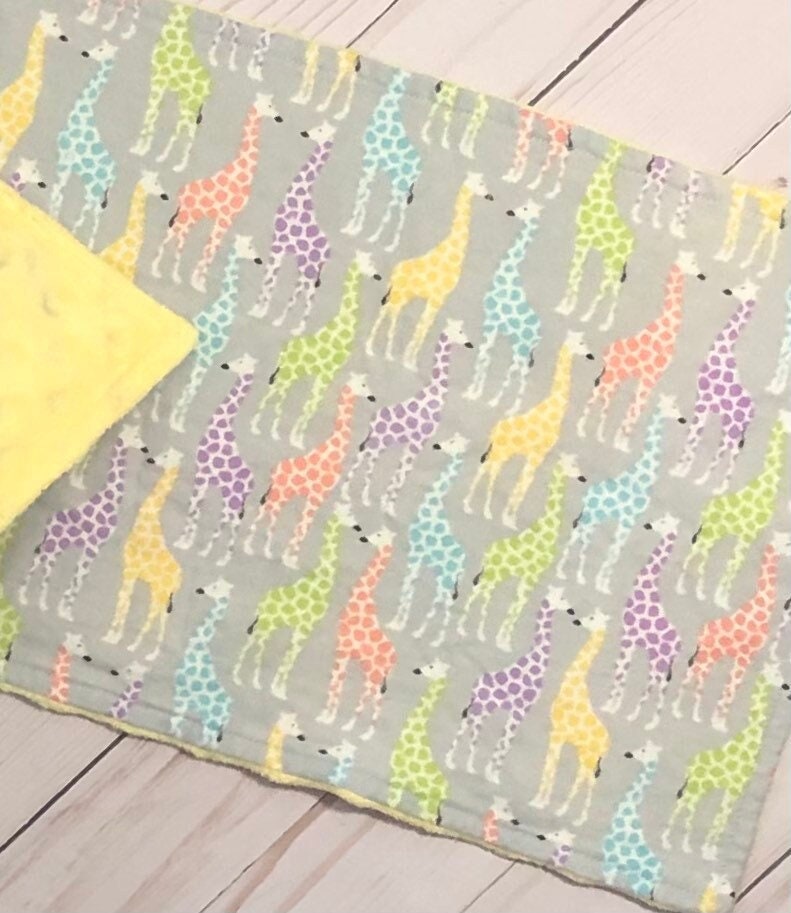 Giraffen Print Spucktuch Für Neugeborene Baby - Süßes Geschenk Handgemachtes Mädchen Junge von Etsy - GainseyandCo