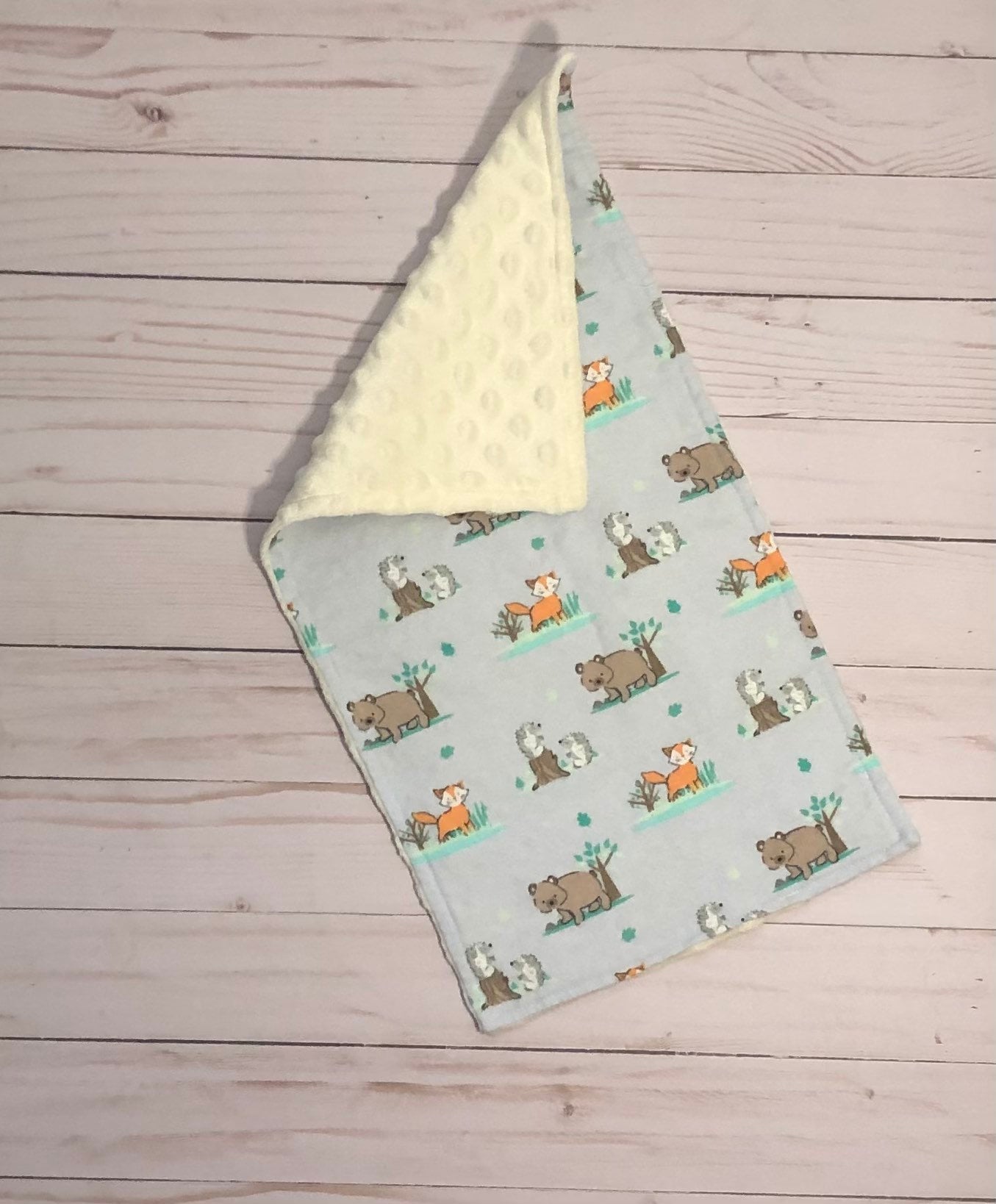 Woodland Animals Baby Spucktuch Für Junge Oder Mädchen - Gender Neutral Shower Sprinkle Geschenk Handgefertigtes Blau Und Gelb von Etsy - GainseyandCo