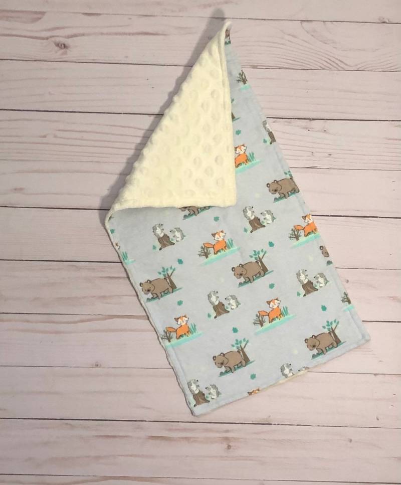 Woodland Animals Baby Spucktuch Für Junge Oder Mädchen - Gender Neutral Shower Sprinkle Geschenk Handgefertigtes Blau Und Gelb von Etsy - GainseyandCo