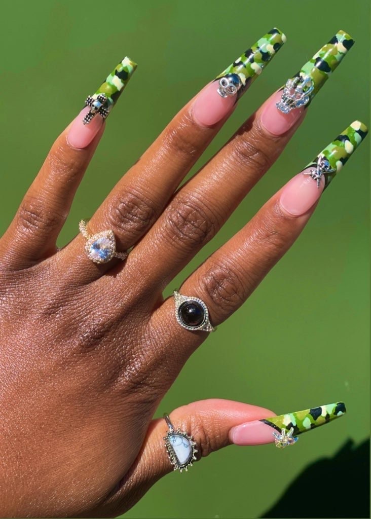 Camo Frenchies von Etsy - GetWrightNails