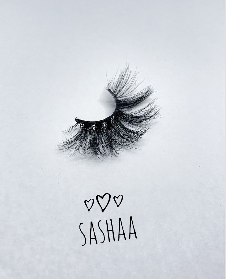 Sashaa von Etsy - GirlythangMakeup