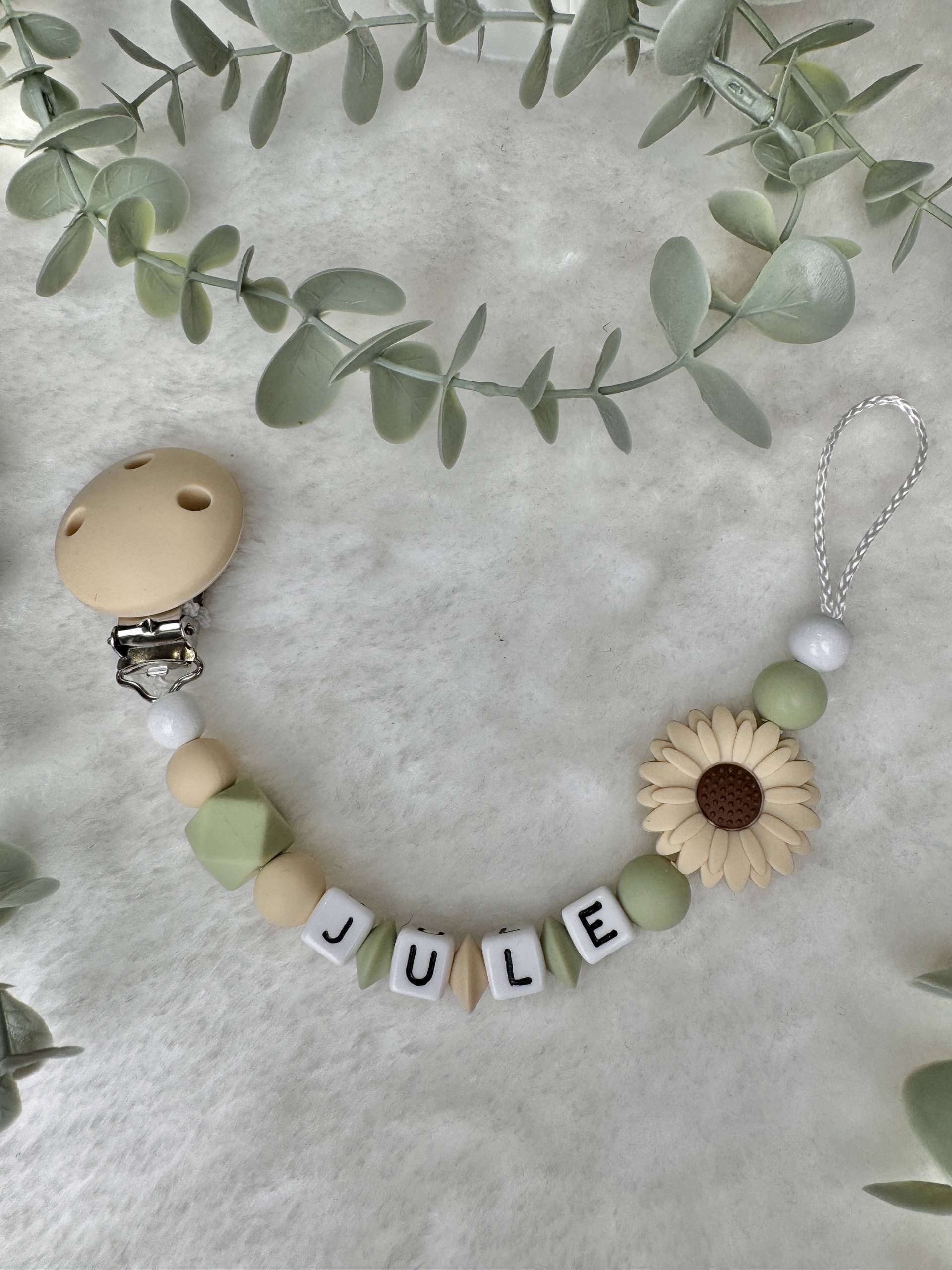 Schnullerkette Mit Namen Beige Lindgrün, Geschenkidee, Babyparty, Personalisiert von Etsy - GlamAccessoires