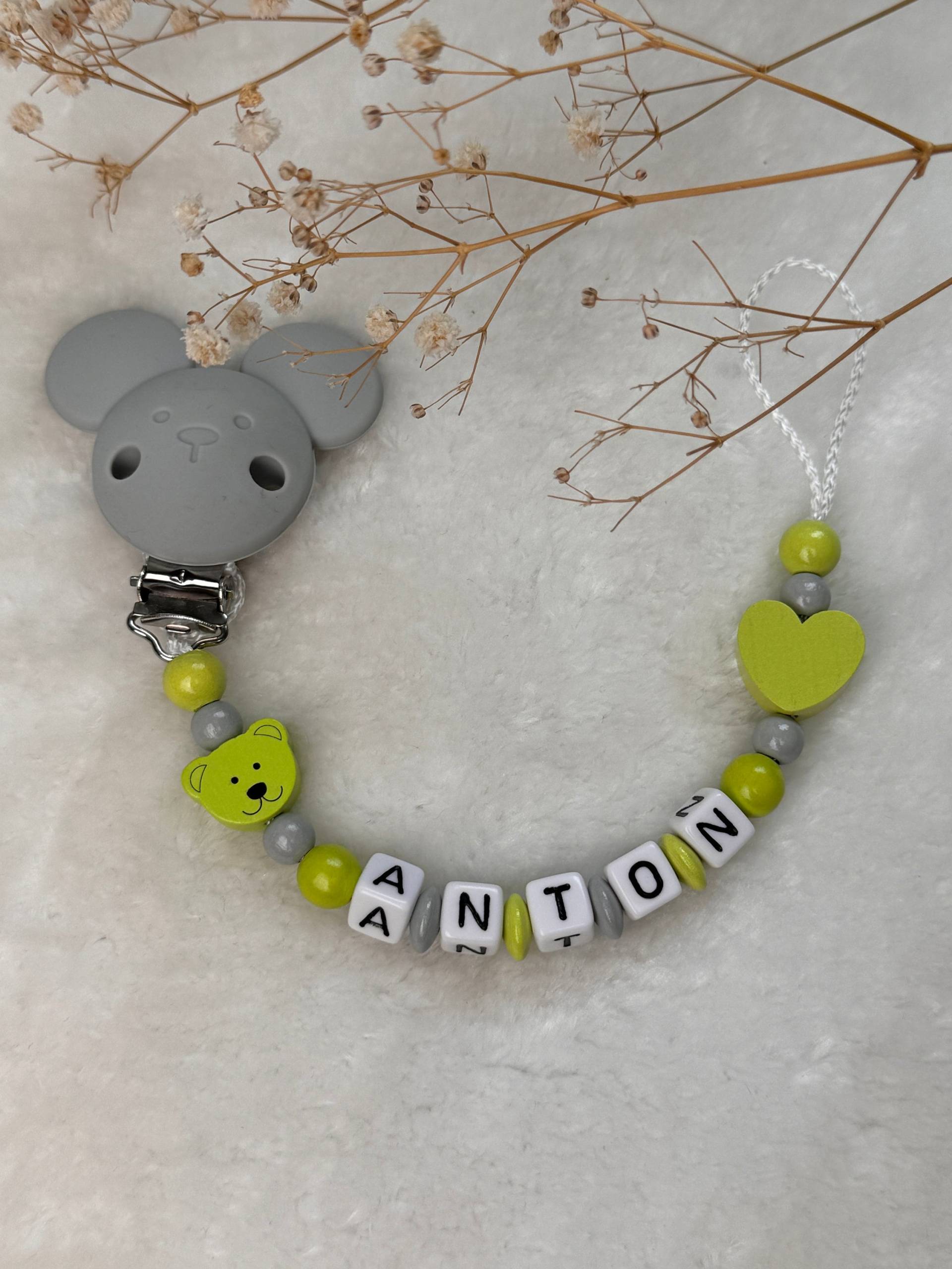 Schnullerkette Mit Namen Grau Hellgrün | Limettengrün Geschenkidee Babyparty - Personalisiert von Etsy - GlamAccessoires