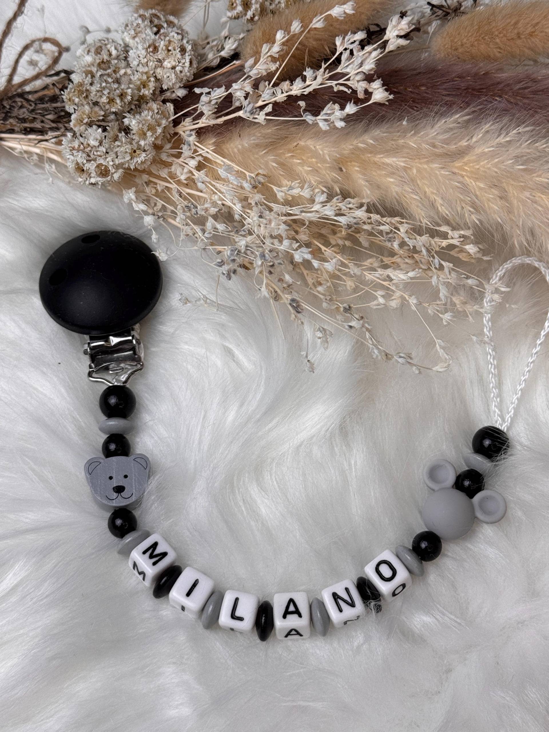 Schnullerkette Mit Namen in Schwarz Grau Geschenkidee Babyparty Personalisiert Silikonclip von Etsy - GlamAccessoires