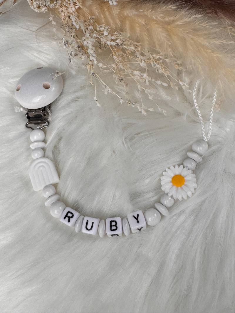 Schnullerkette Mit Namen in Weiß - Regenbogen Und Einer Kleinen Blume Geschenkidee Babyparty- Personalisiert von Etsy - GlamAccessoires