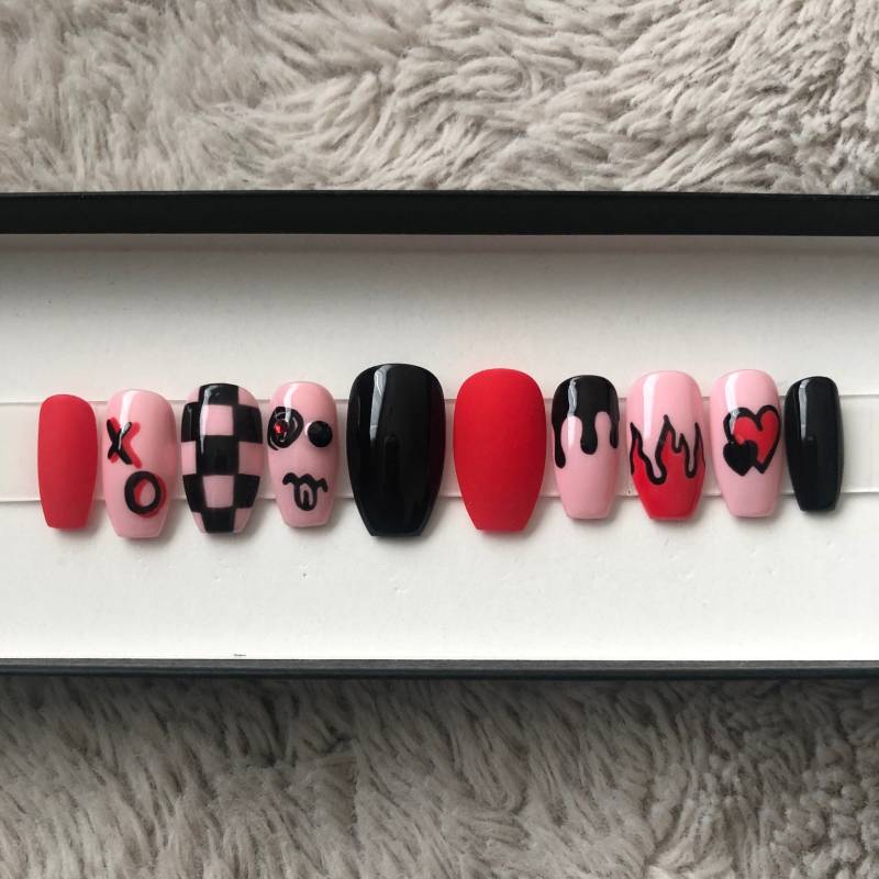 Fun Mix - Drücken Sie Die Nägel Rot Pink Schwarz Herzen Flammen Emoji Gesicht von Etsy - GleeshNailBoutique