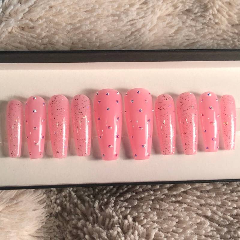 Pink Glitter Und Kristall Drücken Auf Die Nägel - Von Glesh Nail Boutique von Etsy - GleeshNailBoutique