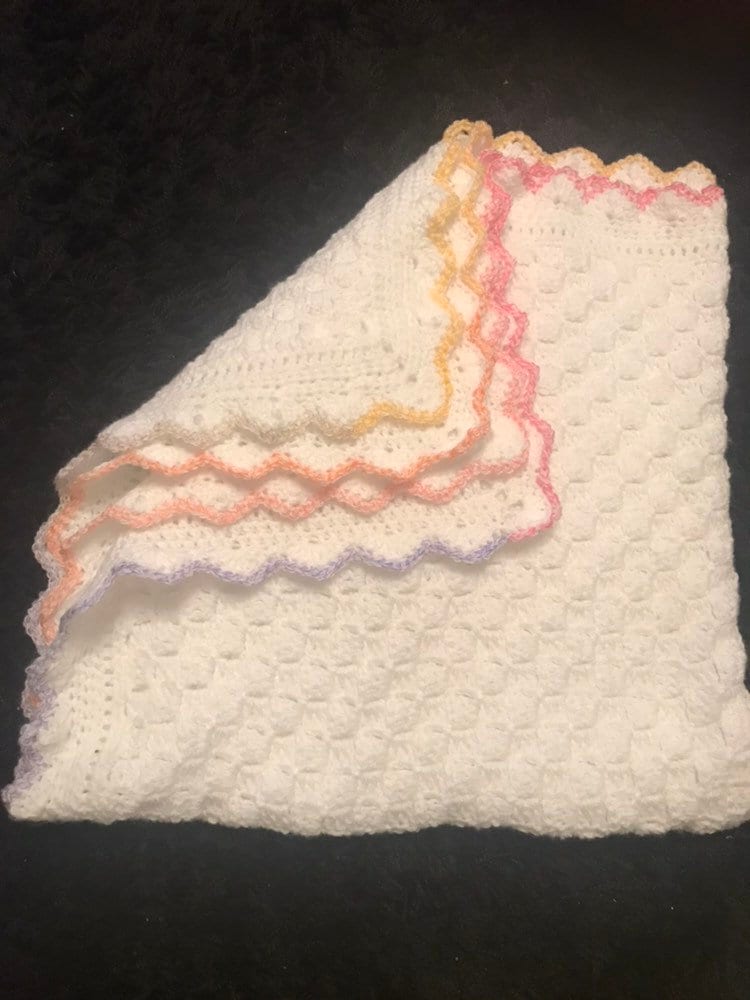 Handgemachte Gehäkelte Babydecke Ecke Zu Design Handgemachte Gehäkelte Babydecke Ecke Zu Design von Etsy - GlitterGifts4You