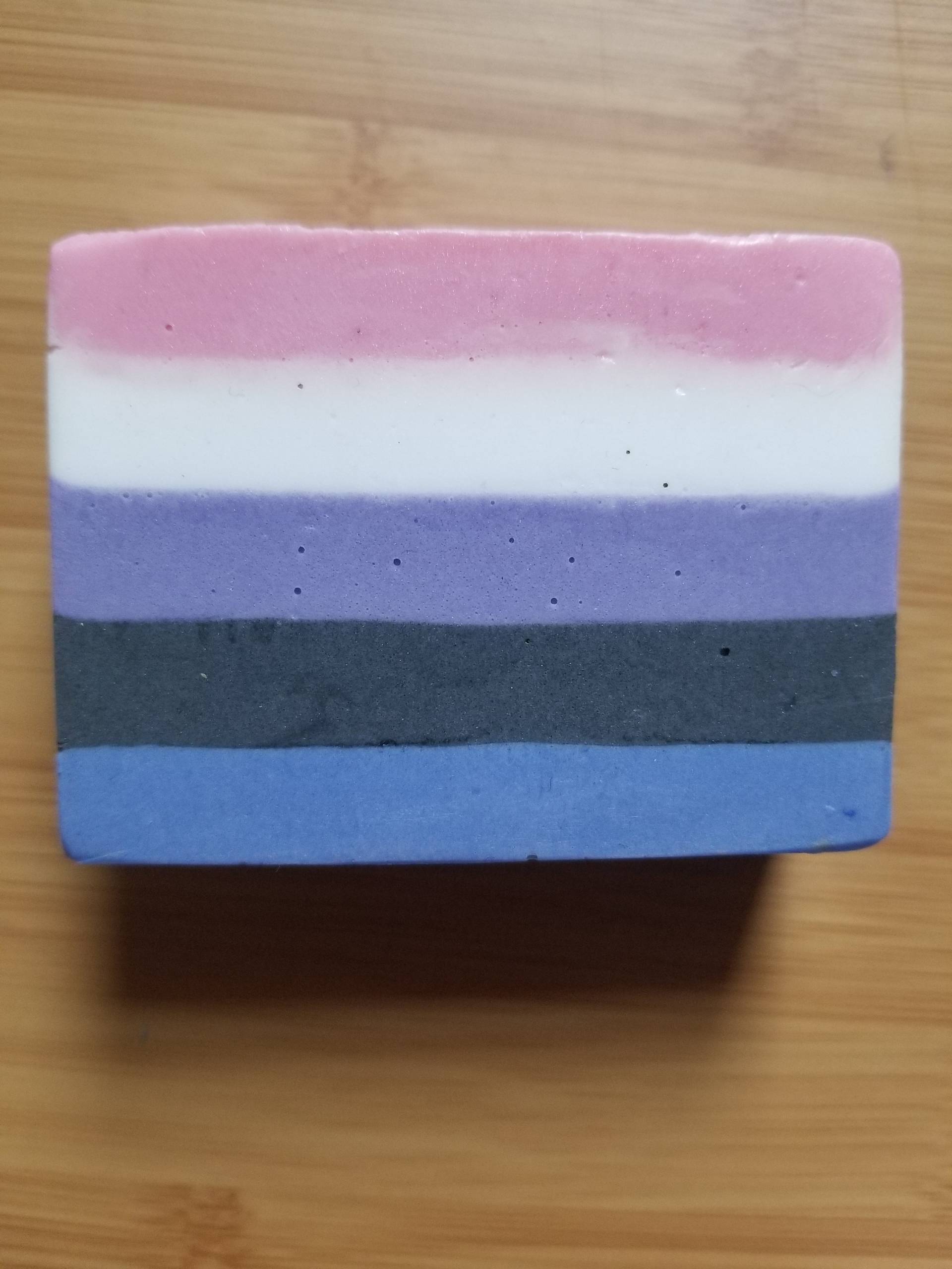 Genderfluid Pride Flagge von Etsy - GlowingKitsuneSoaps