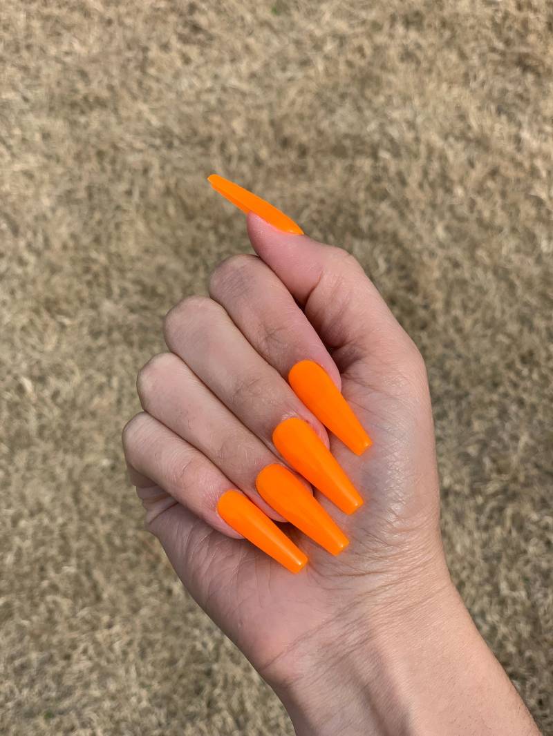 Mandarine | Semi Sheer Neon Orange Handarbeit Press On Nails von Etsy - GoldenThirtyNails