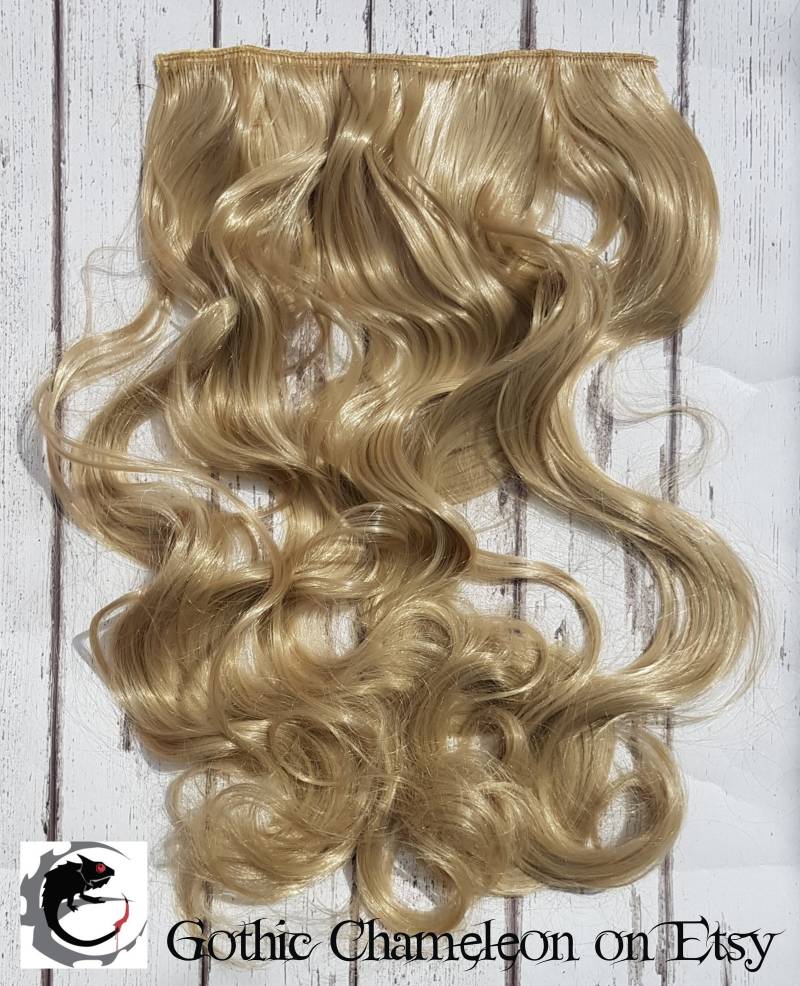 Dunkelblonde Gewellte Clip in Haarverlängerung 21 Zoll Versandfertig von Etsy - GothicChameleon