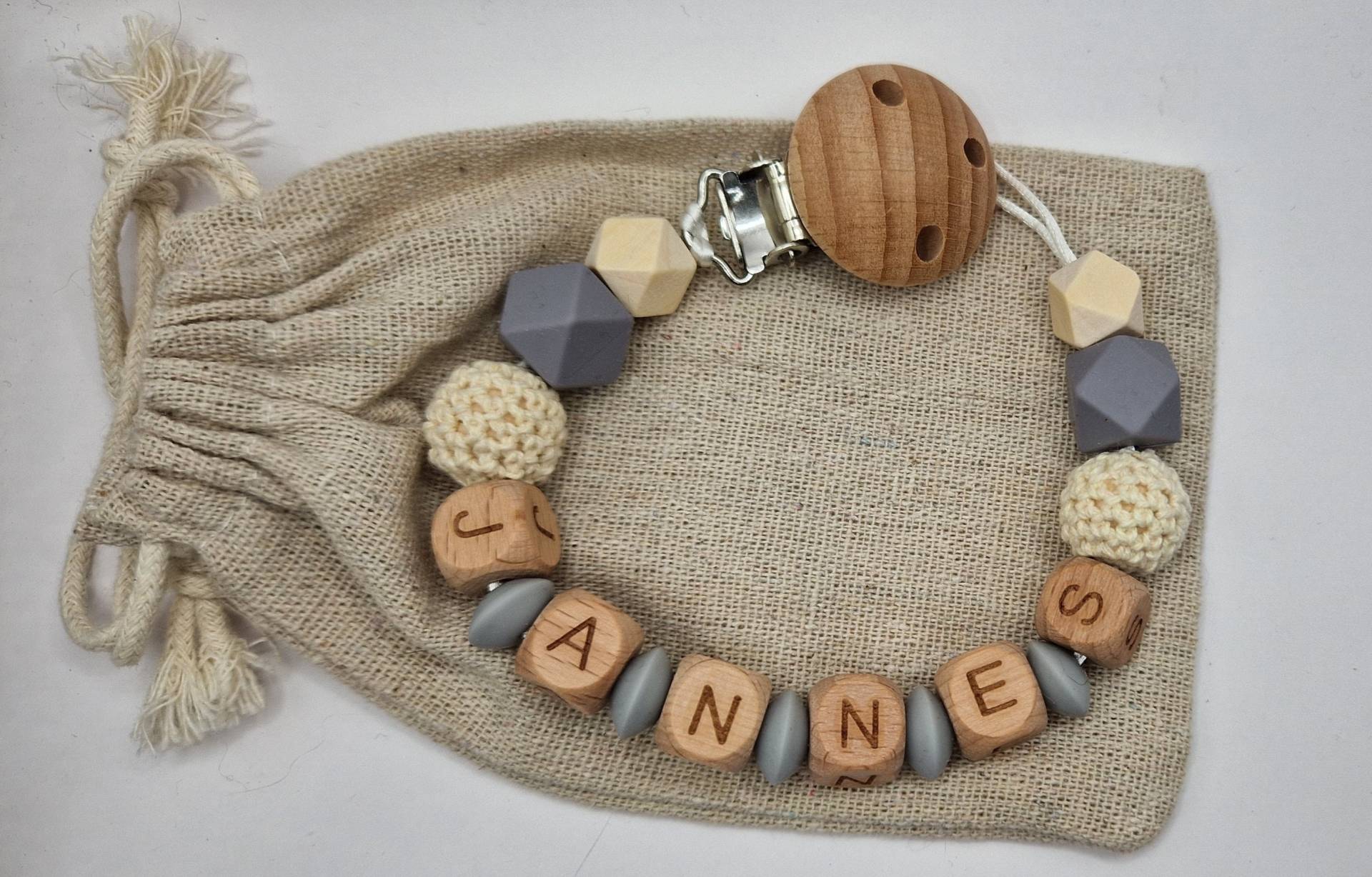 Schnullerkette Mit Namen Personalisiert Grau | Baby Geschenk Zur Geburt Holz Silikon |Häkelperlen| Junge| Mädchen von Etsy - GravurHandwerk