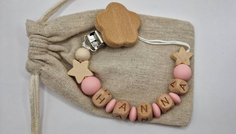 Schnullerkette Mit Namen Personalisiert | Rosa Hellrosa Mädchen| Baby Geschenk Zur Geburt Holz Silikonperlen von Etsy - GravurHandwerk