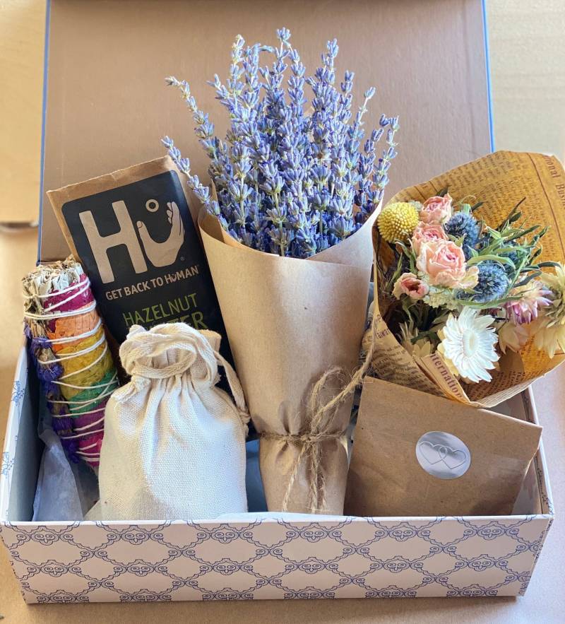 Göttlich Feminine Elegante Luxus-Geschenkbox von Etsy - GrowersDirectGardens