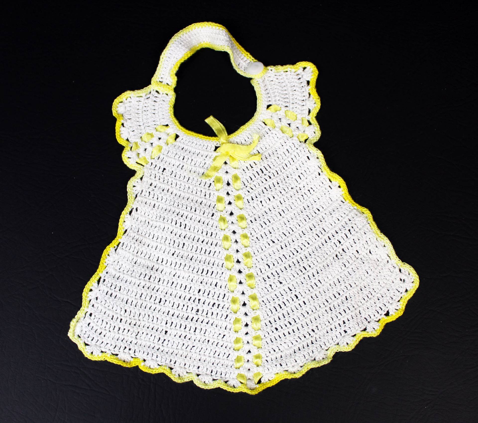 Schöne Vintage Hand Stricken Frilly Baby Mädchen Lätzchen Gelb Trim Und Band Ideal Für Puppe Zu Schöne Vintage Hand Stricken Frilly Baby Mädchen Lätzchen Gelb Trim Und Band Ideal Für Puppe Zu von Etsy - GrumpishKittyVintage