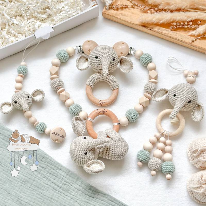 Personalisiert Elefant Sparset Kinderwagenkette Anhänger Greifring Schnullerkette Babyshower Taufe Geburtsgeschenk Mit Gravur Naturtöne von Etsy - HACCraftsLittle