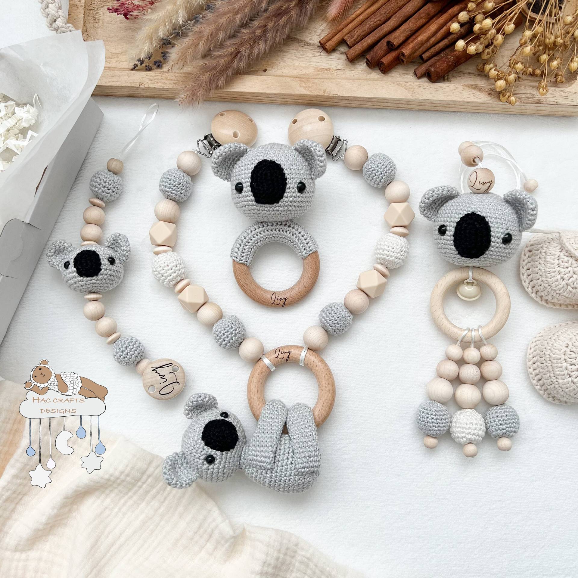 Personalisiert Hängender Koala Sparset Kinderwagenkette Anhänger Greifring Schnullerkette Babyshower Taufe Geburtsgeschenk Mit Gravur von Etsy - HACCraftsLittle