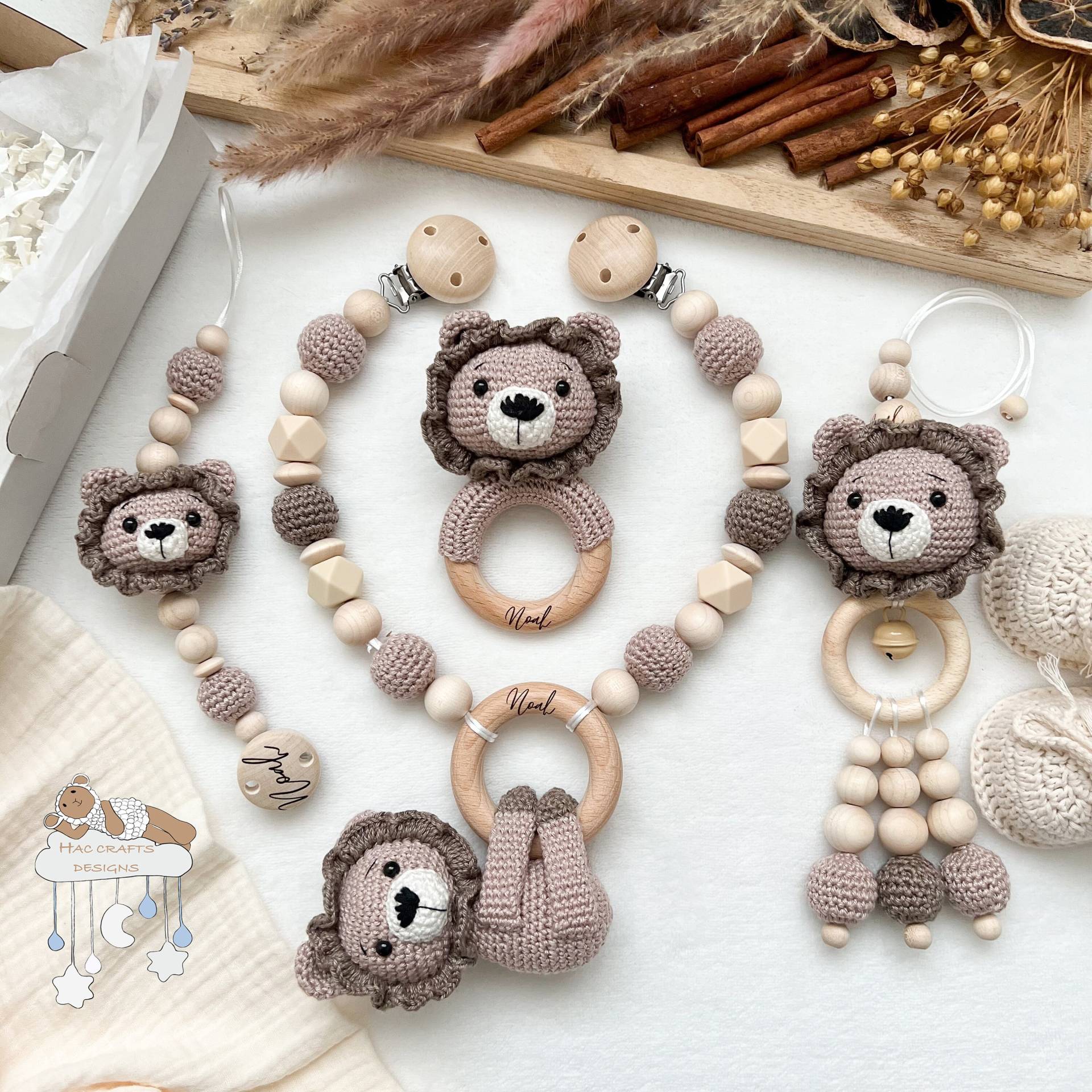 Personalisiert Löwe Sparset Kinderwagenkette Anhänger Greifring Schnullerkette Babyshower Taufe Geburtsgeschenk Mit Gravur Taupe von Etsy - HACCraftsLittle